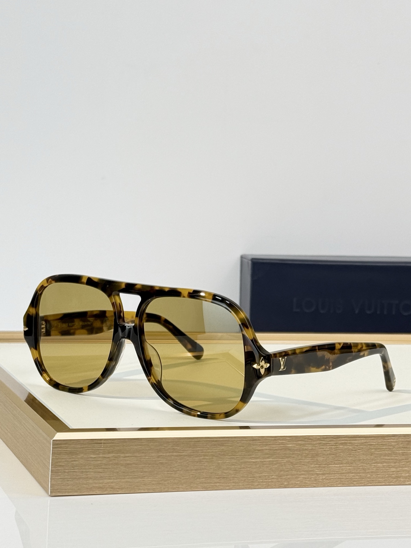 LOUIS VUITTON MOD：Z3476U Z3475U Z3554U Z3642U Oversized Size