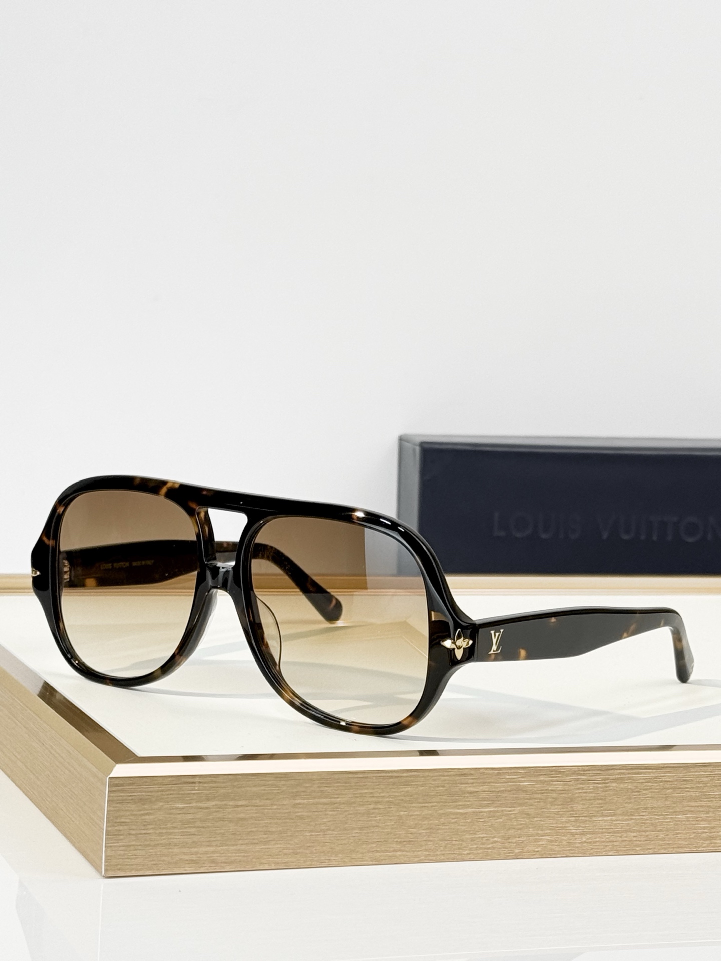 LOUIS VUITTON MOD：Z3476U Z3475U Z3554U Z3642U Oversized Size