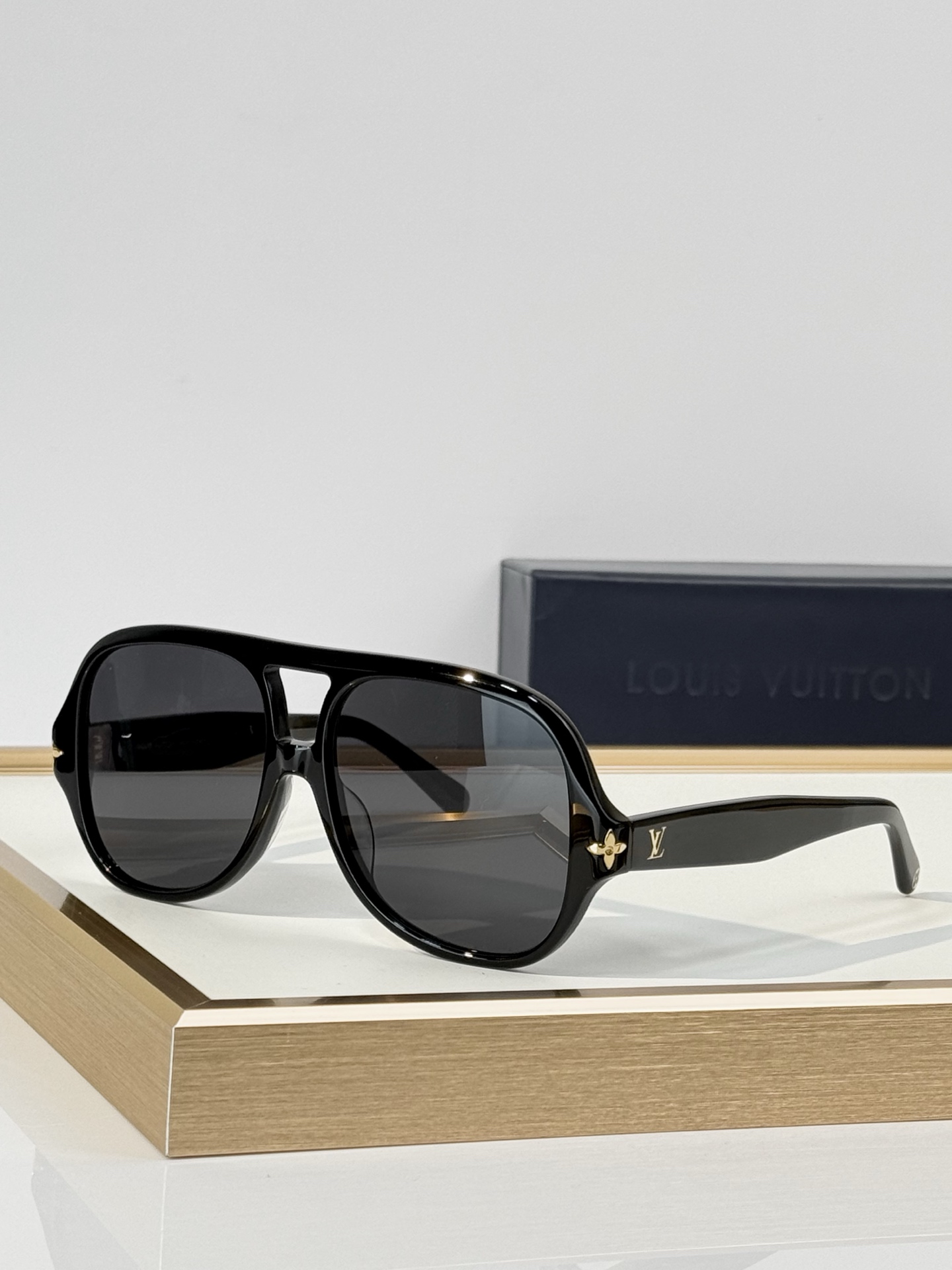 LOUIS VUITTON MOD：Z3476U Z3475U Z3554U Z3642U Oversized Size