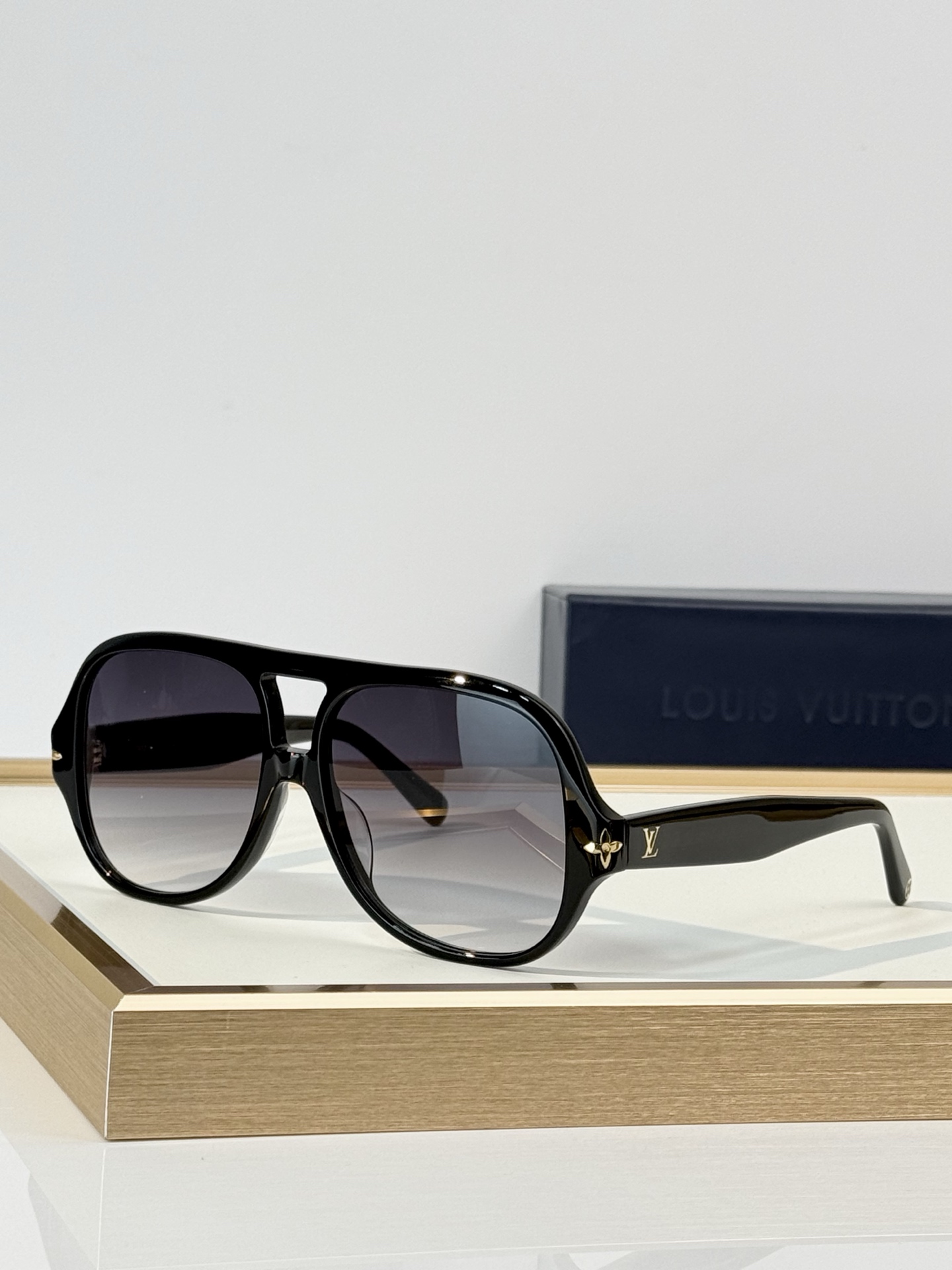 LOUIS VUITTON MOD：Z3476U Z3475U Z3554U Z3642U Oversized Size