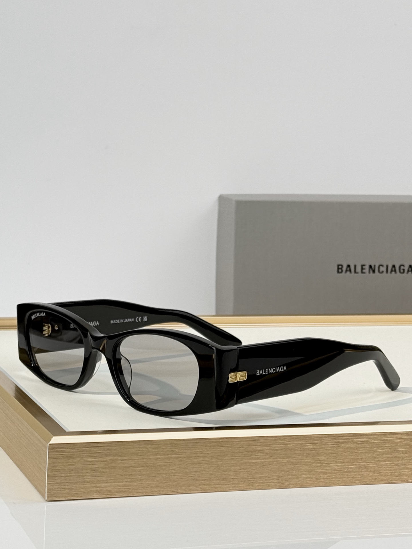 BALENCIAGA MOD：BB7158S Size：52口19-140  
