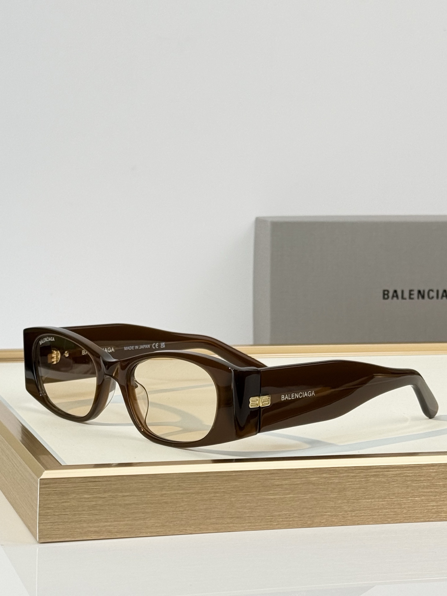 BALENCIAGA MOD：BB7158S Size：52口19-140  