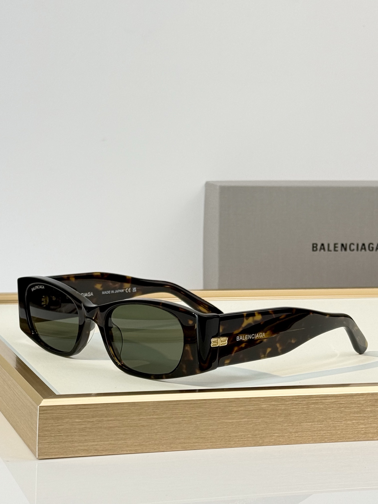 BALENCIAGA MOD：BB7158S Size：52口19-140  
