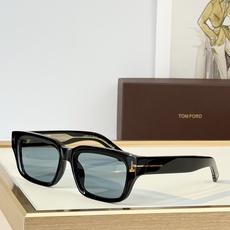𝐓𝐎𝐌 𝐅𝐎𝐑𝐃 Mod:FT1203 FROM THE ICON COLLECTION 独特的“T”字形标志装饰侧面 𝐓𝐎𝐌 𝐅𝐎𝐑𝐃 Mod:FT1203 FROM THE ICON COLLECTION 独特的“T”字形标志装饰侧面