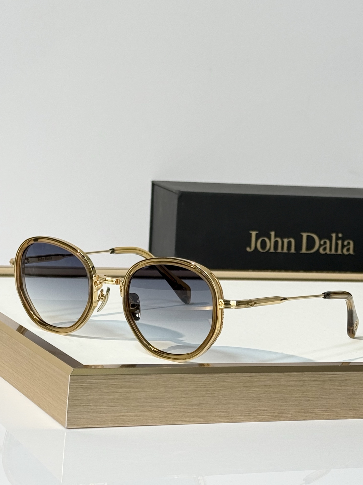 John Dalia Model：JOHNDALIAGINA SIZE: 50口23 145 