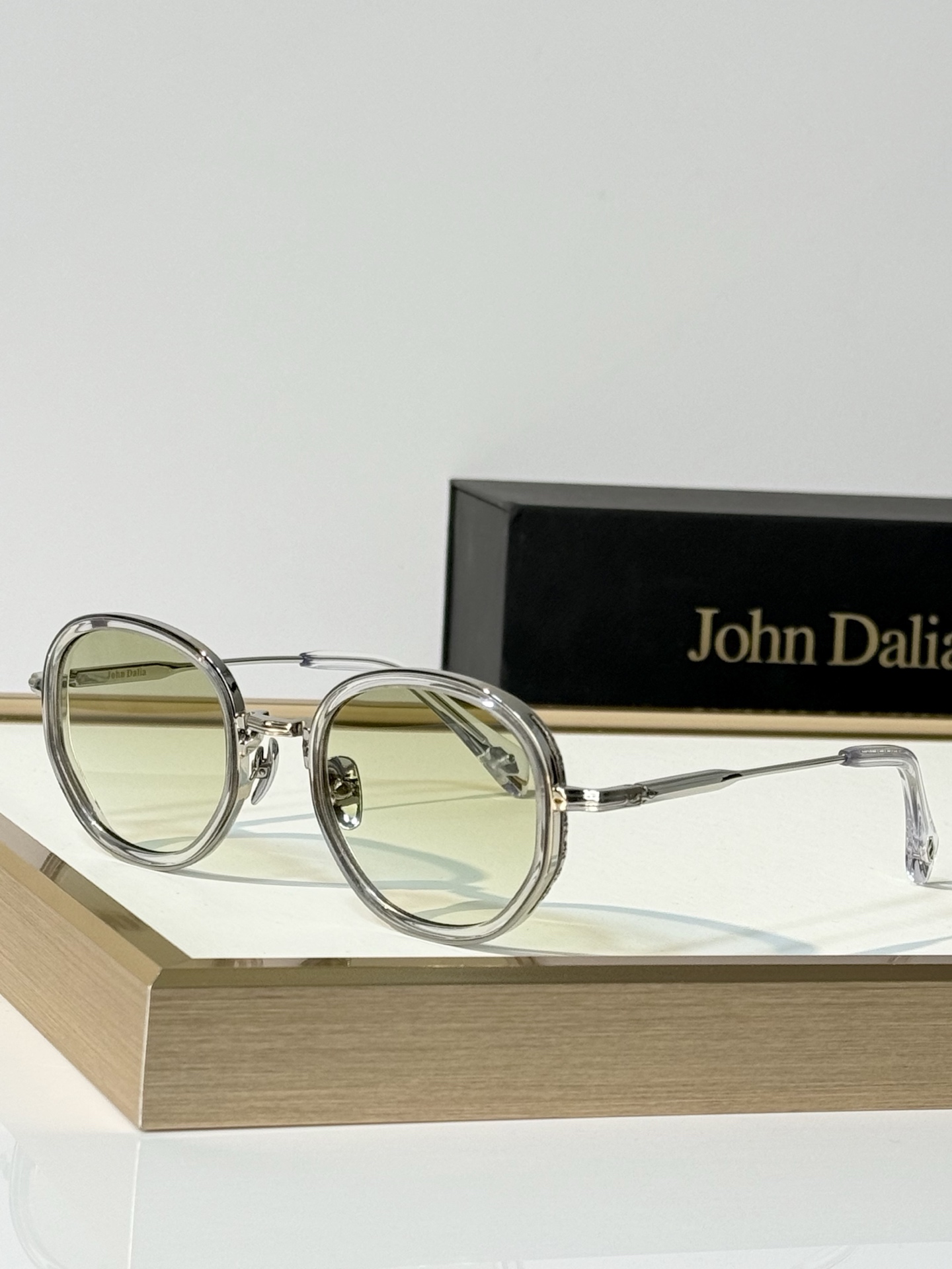 John Dalia Model：JOHNDALIAGINA SIZE: 50口23 145 