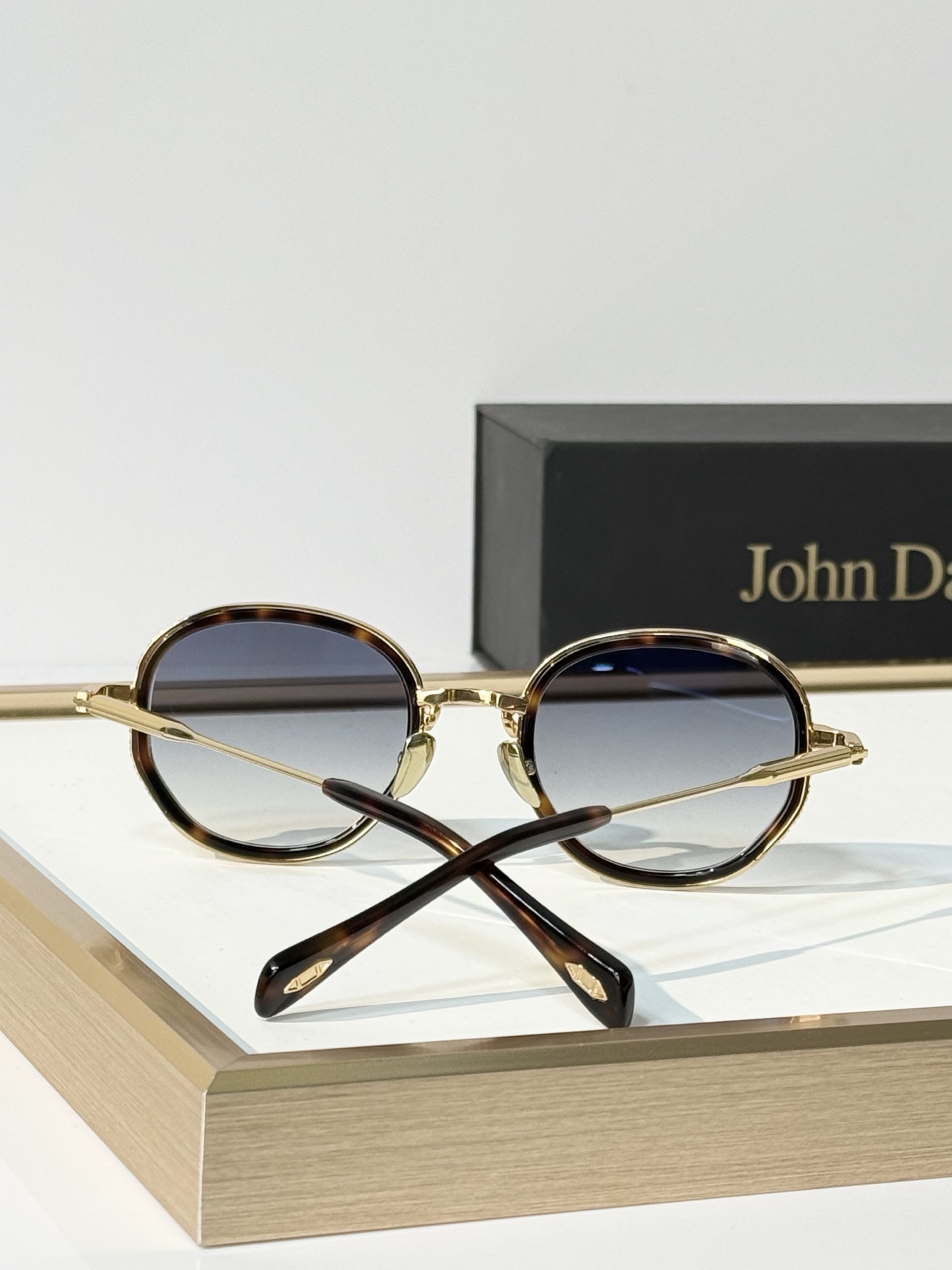 John Dalia Model：JOHNDALIAGINA SIZE: 50口23 145