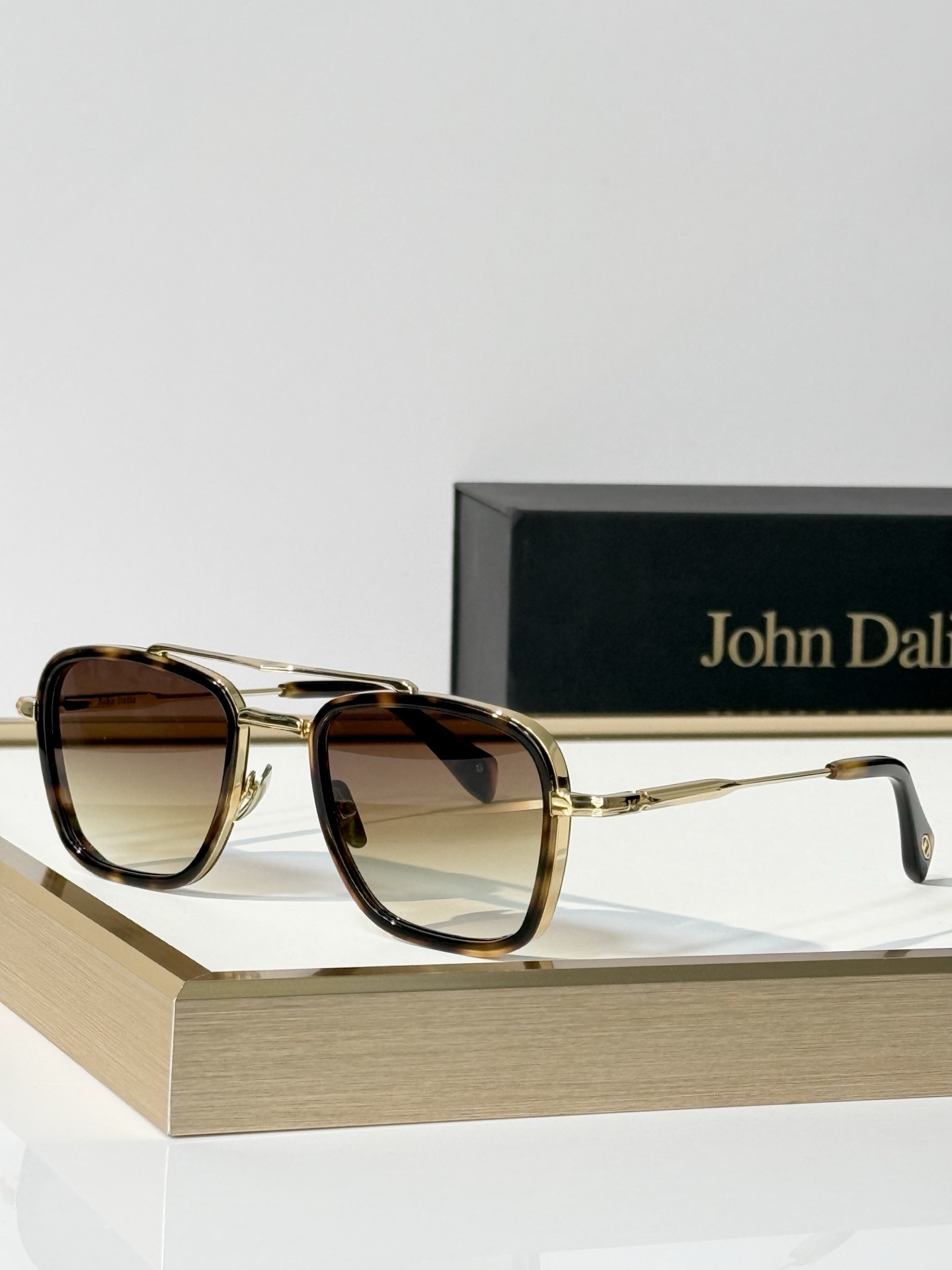 John Dalia Model：JOHNDALIAEWAN SIZE: 51口22-145 