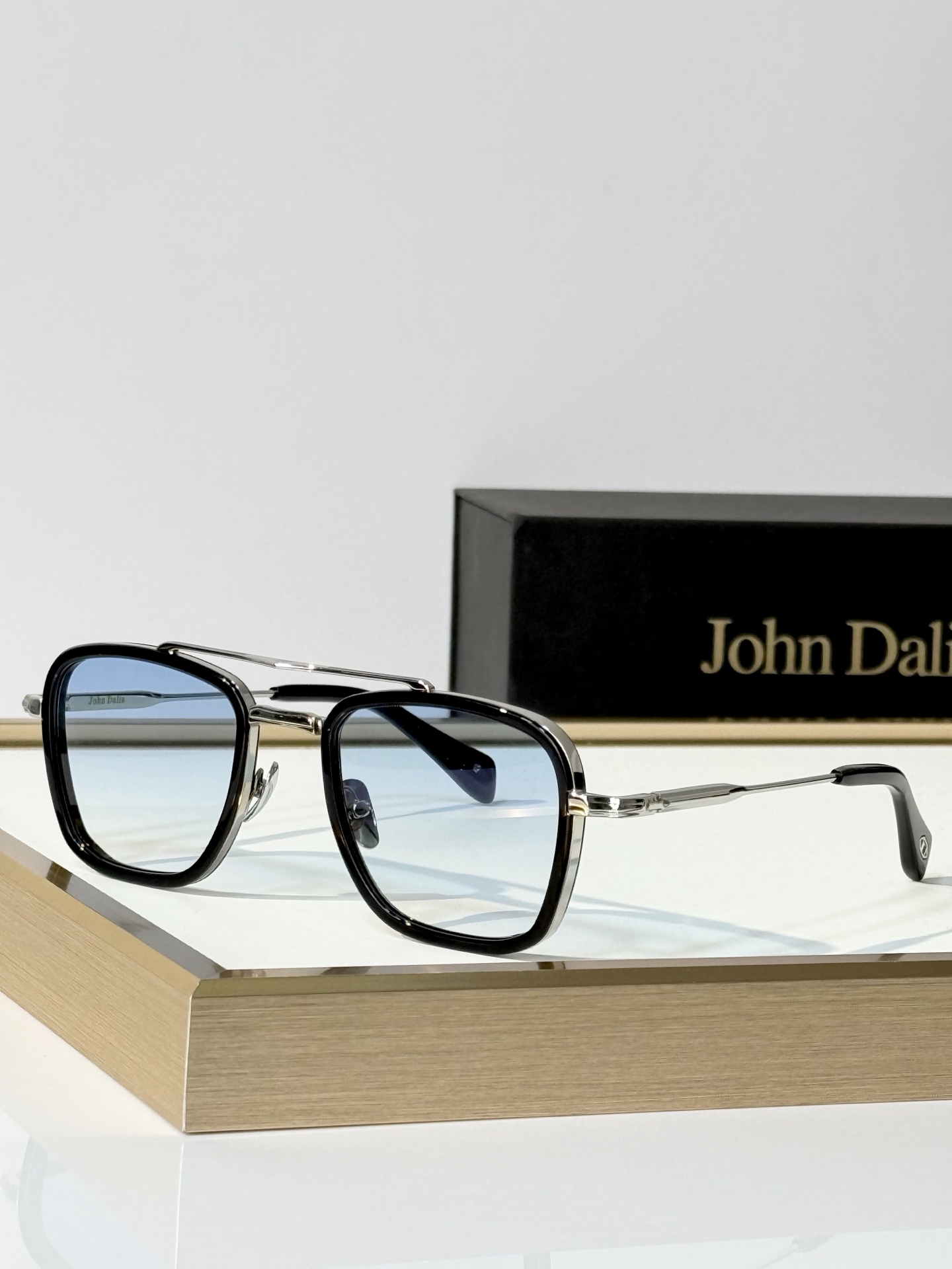 John Dalia Model：JOHNDALIAEWAN SIZE: 51口22-145 