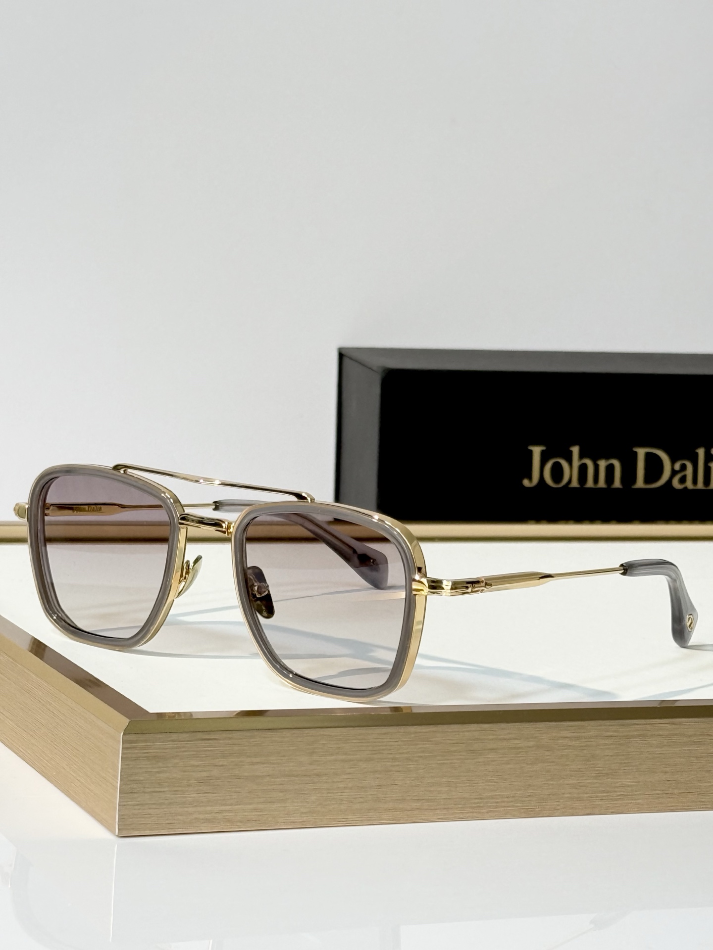 John Dalia Model：JOHNDALIAEWAN SIZE: 51口22-145 