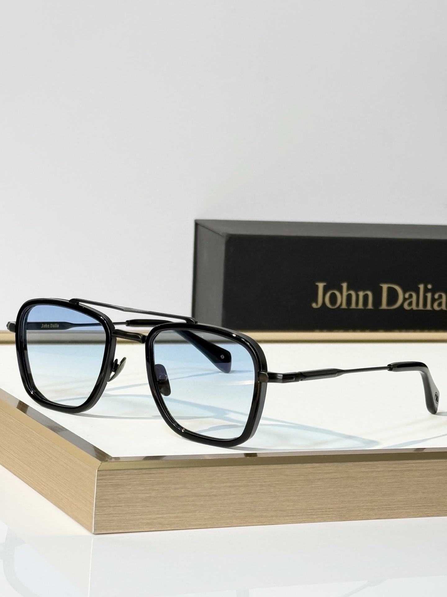 John Dalia Model：JOHNDALIAEWAN SIZE: 51口22-145 