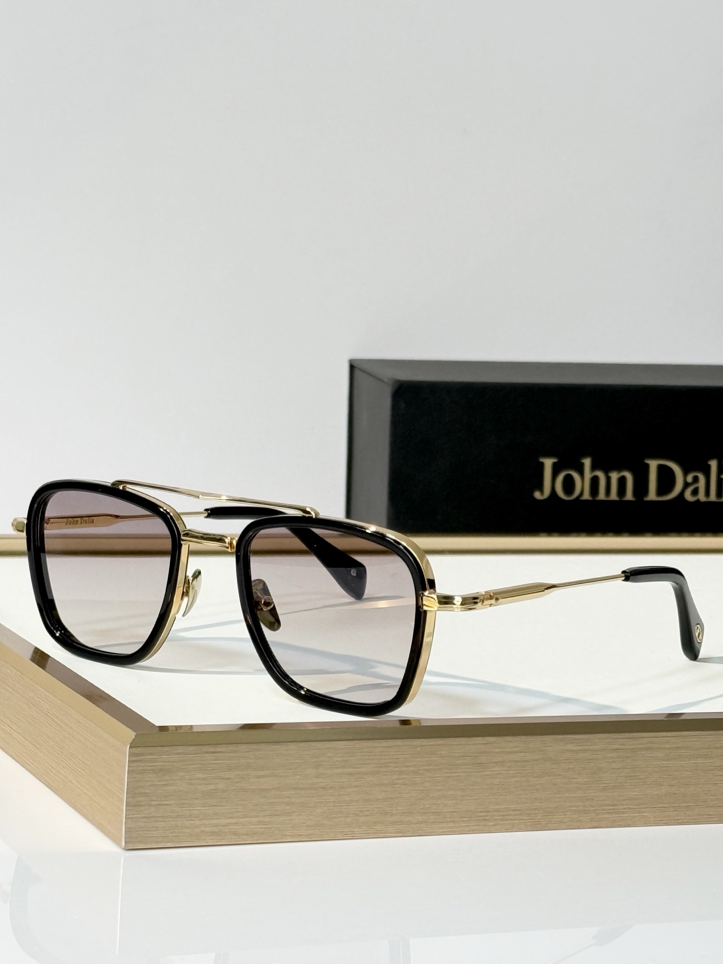 John Dalia Model：JOHNDALIAEWAN SIZE: 51口22-145 