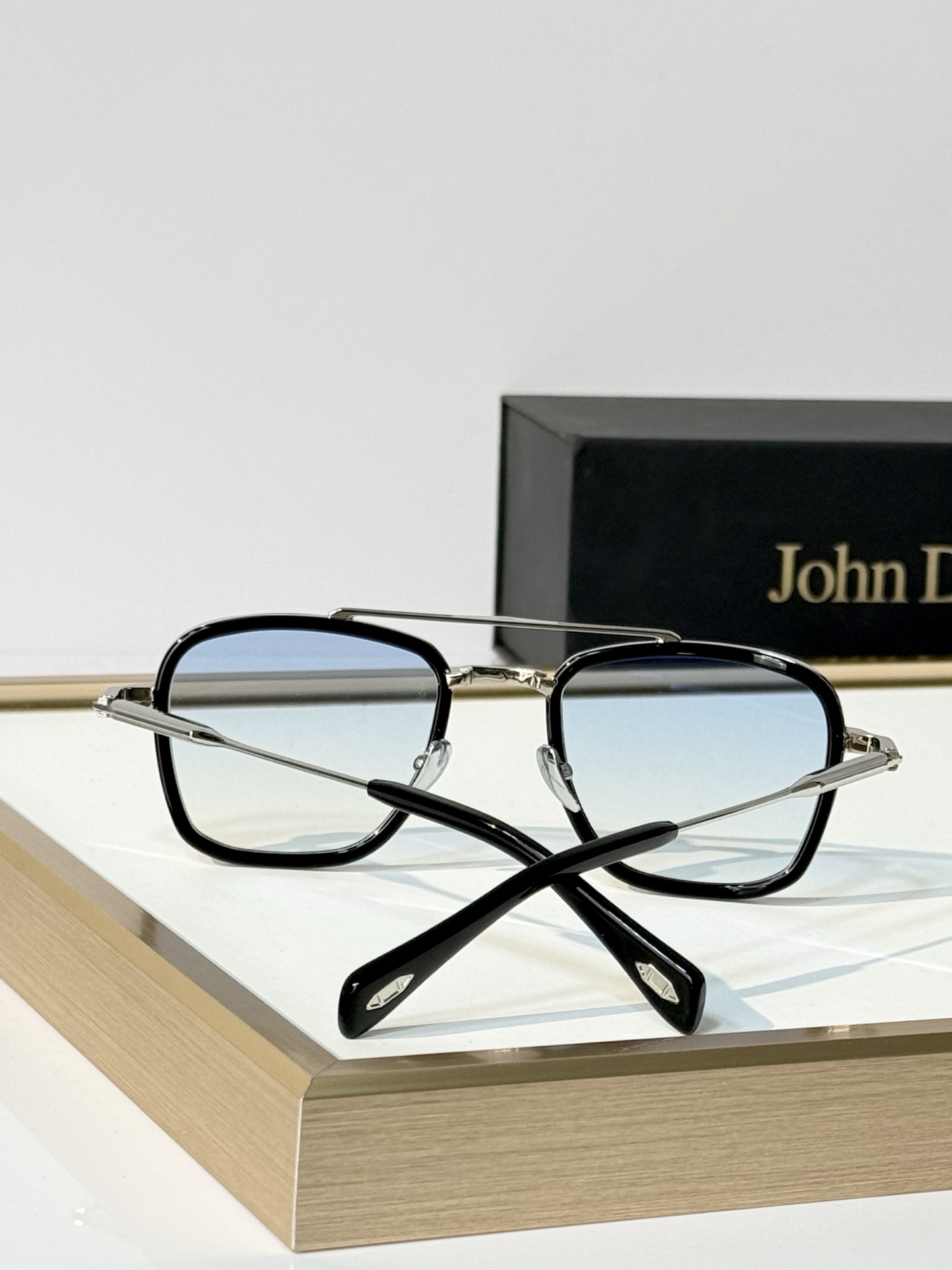 John Dalia Model：JOHNDALIAEWAN SIZE: 51口22-145