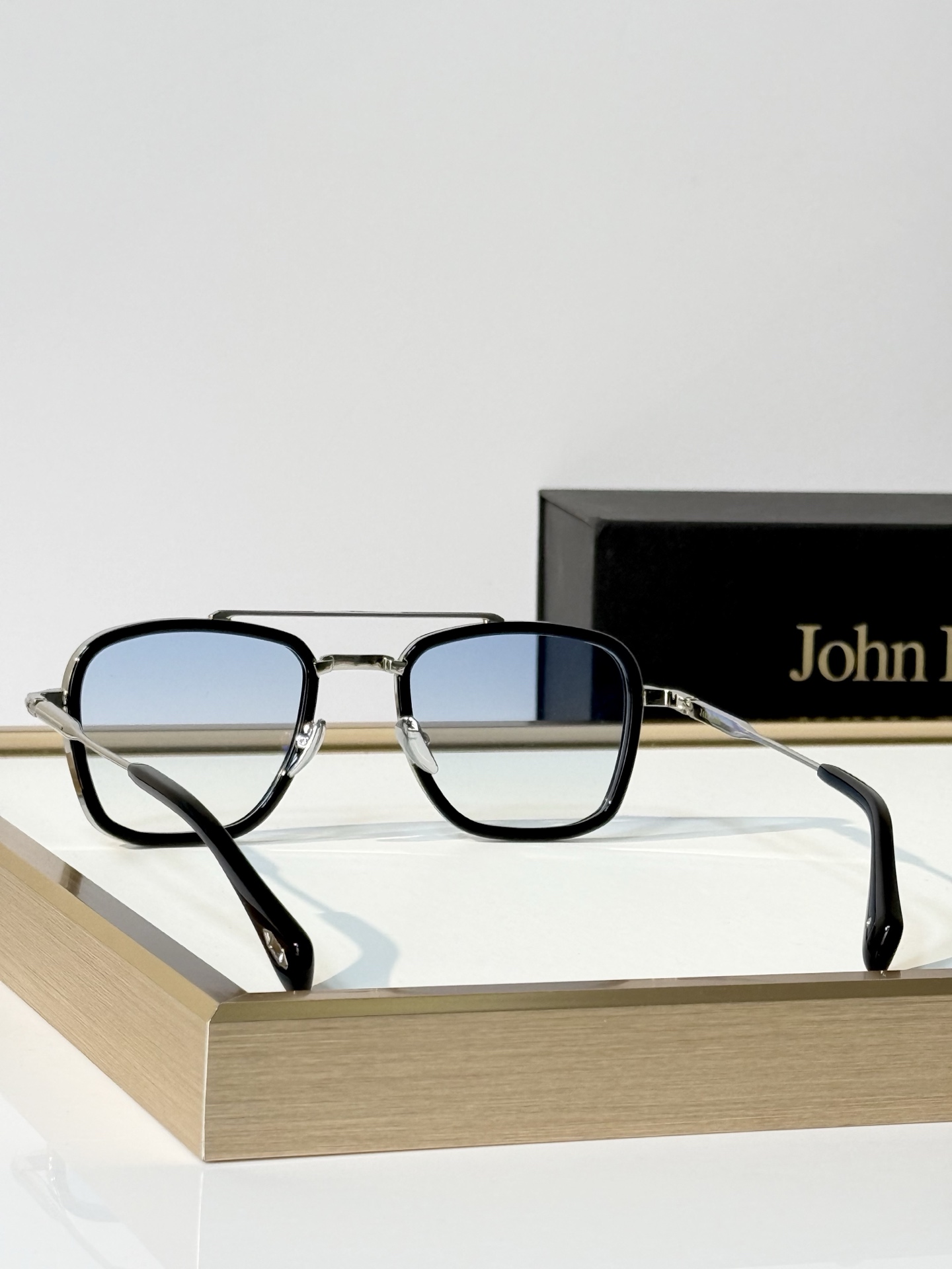 John Dalia Model：JOHNDALIAEWAN SIZE: 51口22-145