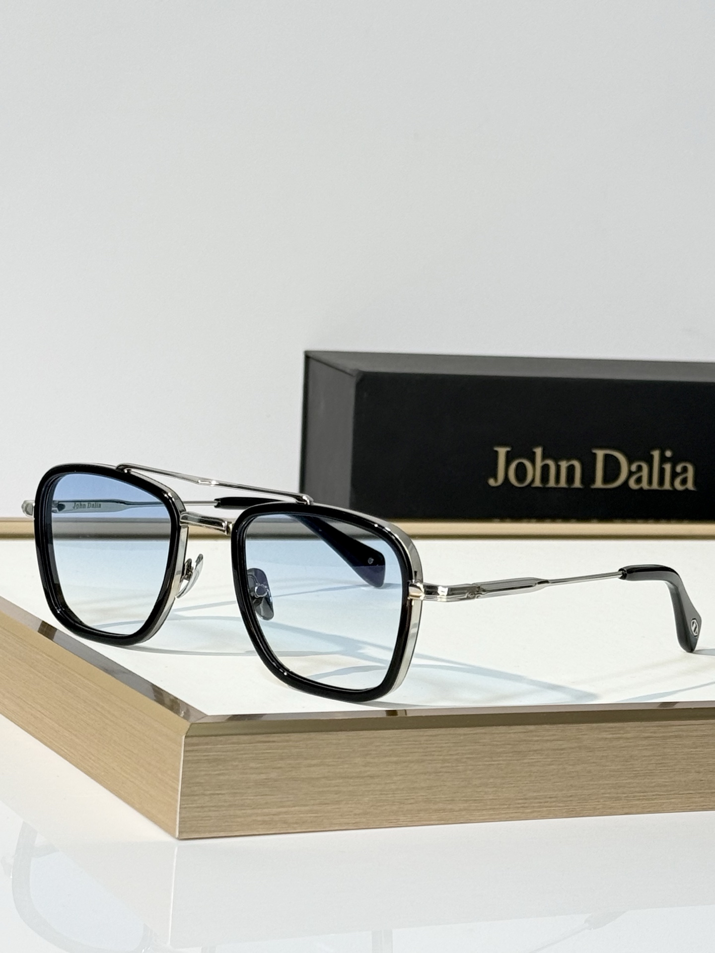John Dalia Model：JOHNDALIAEWAN SIZE: 51口22-145