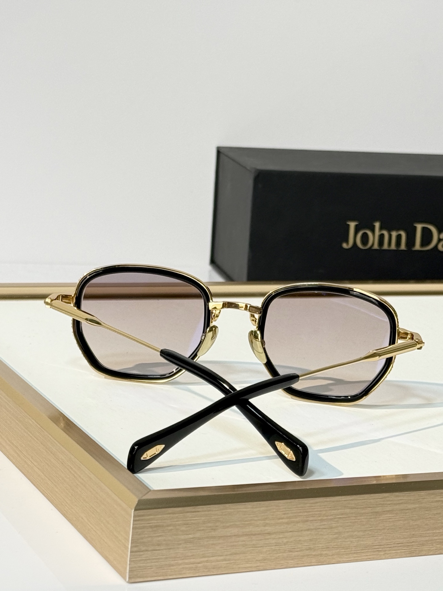 John Dalia Model：JOHNDALIAJOE SIZE: 50口23-145 