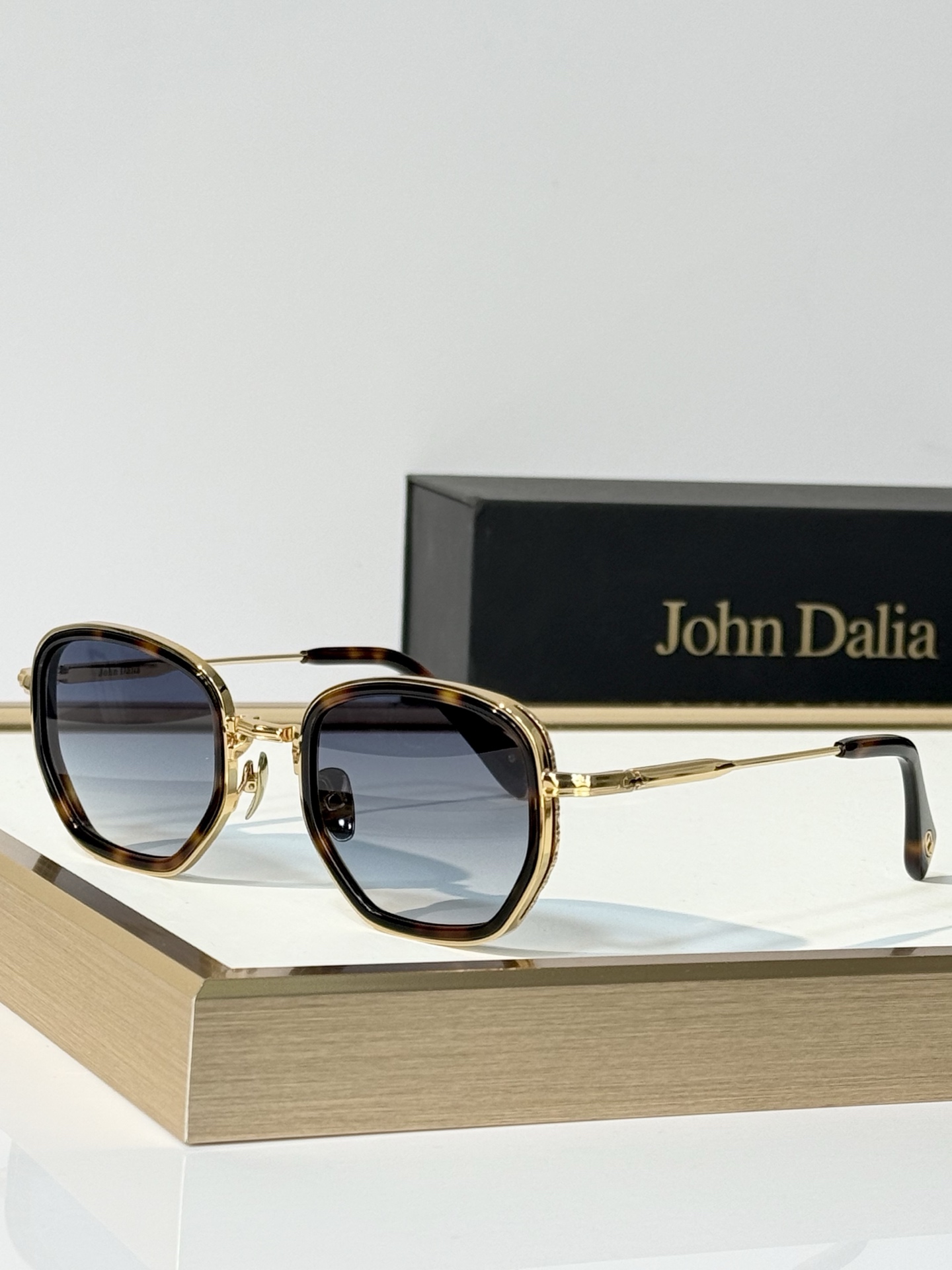 John Dalia Model：JOHNDALIAJOE SIZE: 50口23-145 