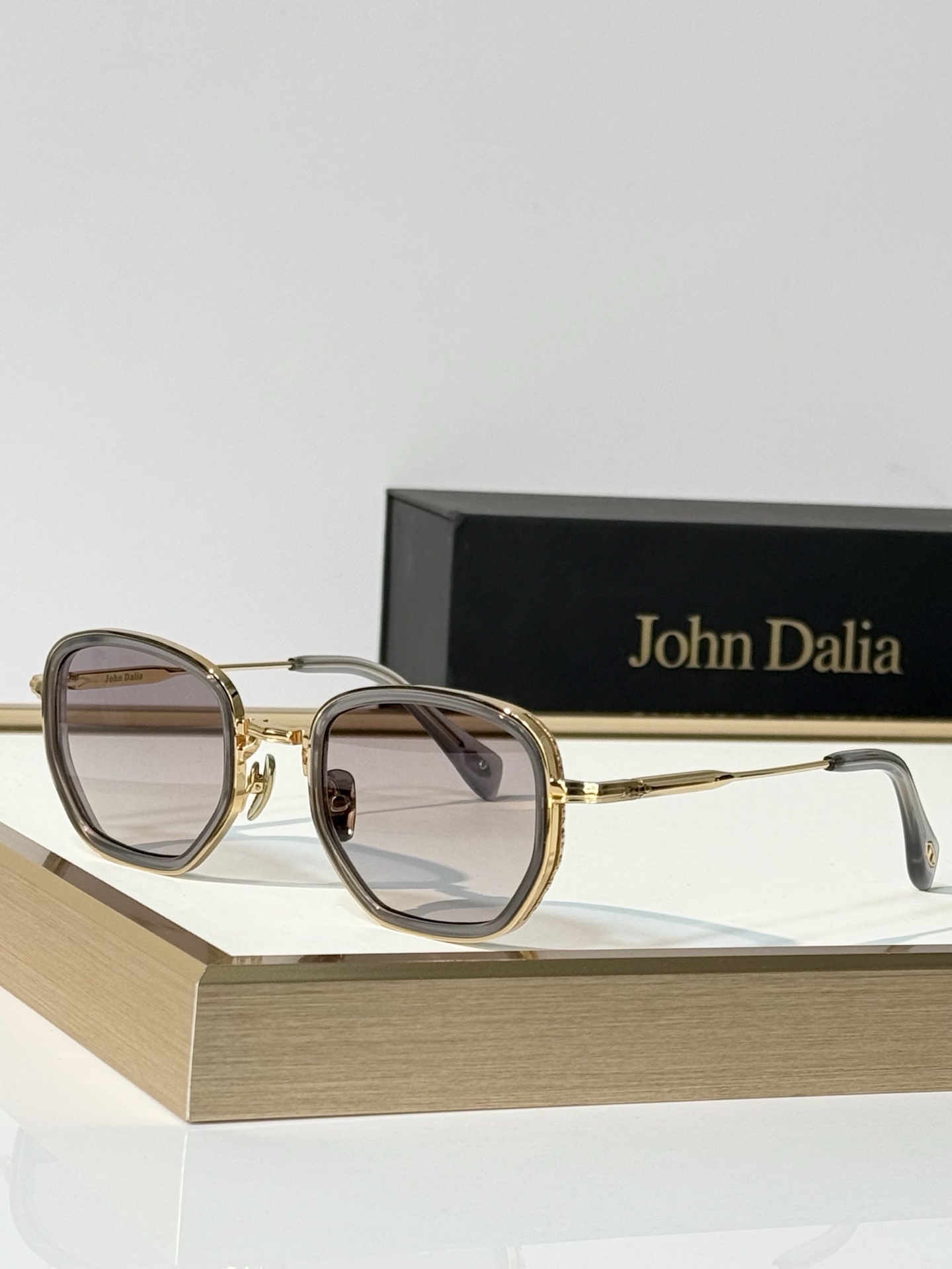 John Dalia Model：JOHNDALIAJOE SIZE: 50口23-145 
