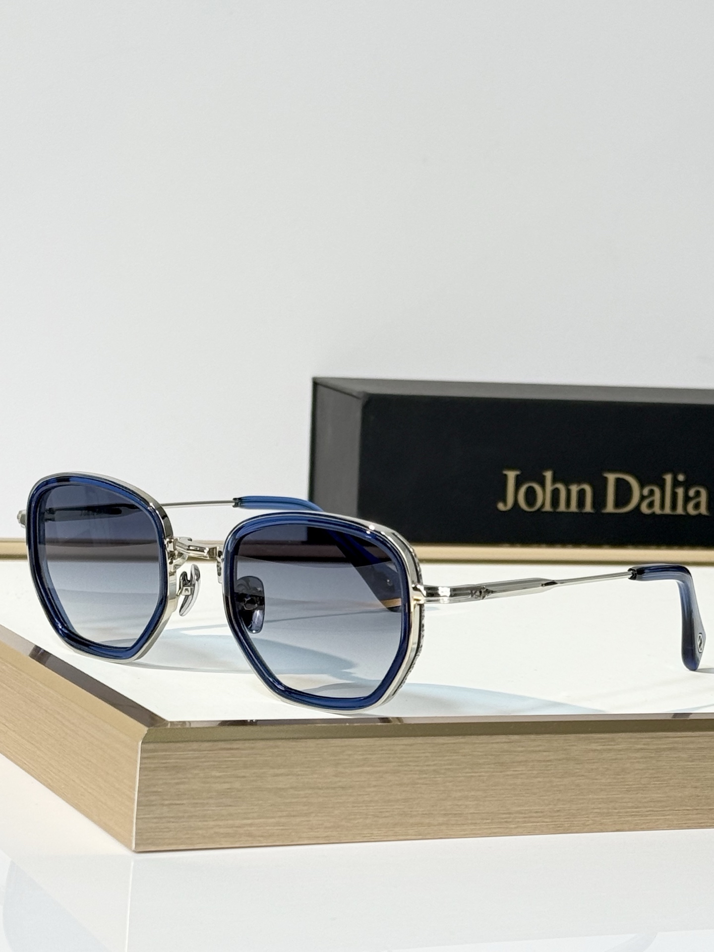 John Dalia Model：JOHNDALIAJOE SIZE: 50口23-145 