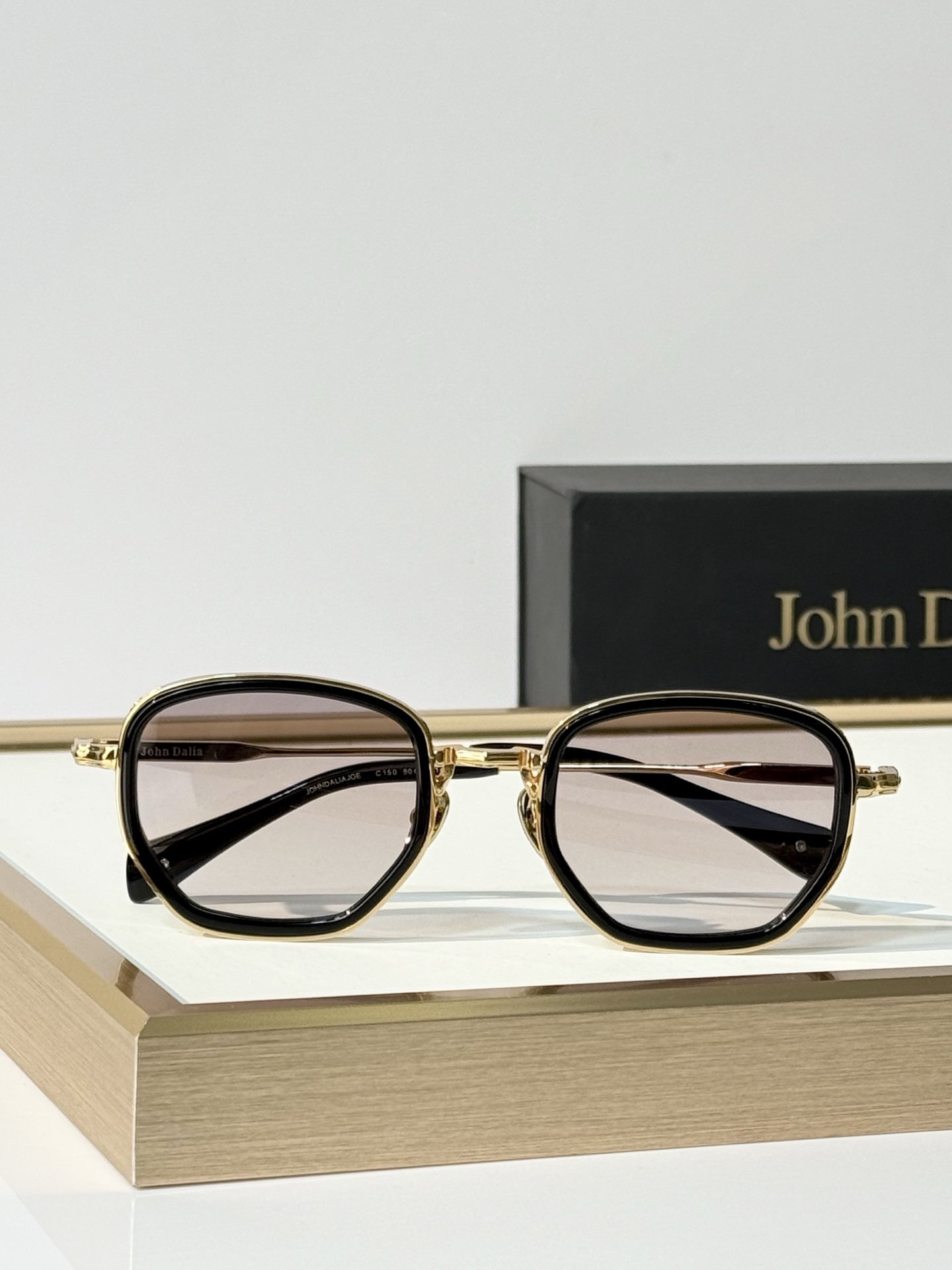 John Dalia Model：JOHNDALIAJOE SIZE: 50口23-145 