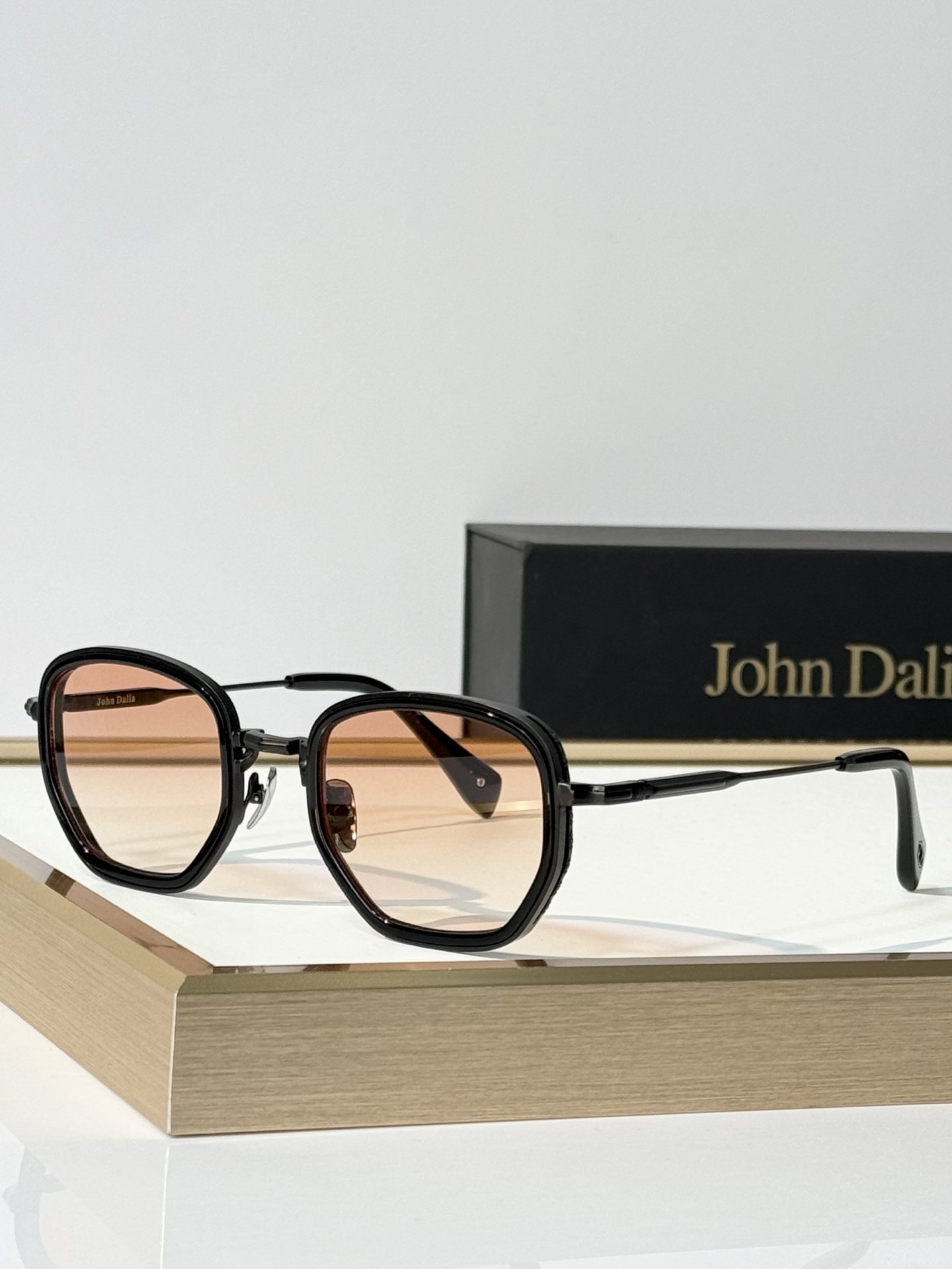 John Dalia Model：JOHNDALIAJOE SIZE: 50口23-145 