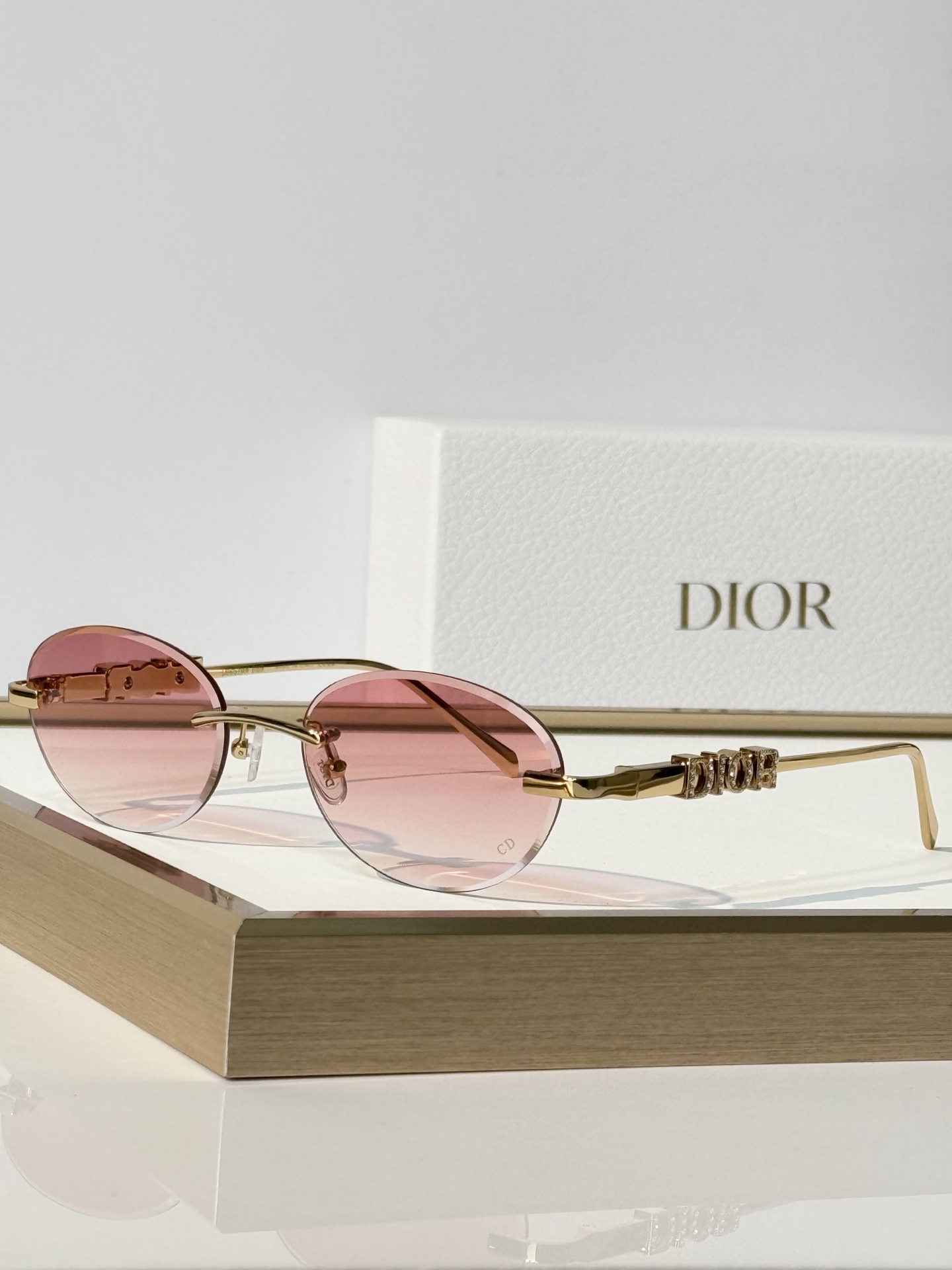 DIOR MODEL: DIORCAT2300M SIZE：57口19-145 