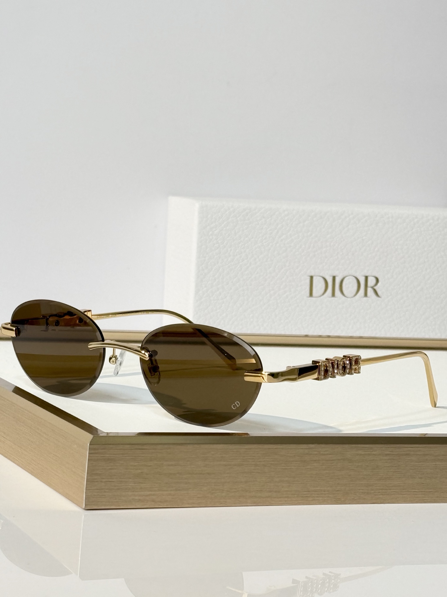 DIOR MODEL: DIORCAT2300M SIZE：57口19-145 