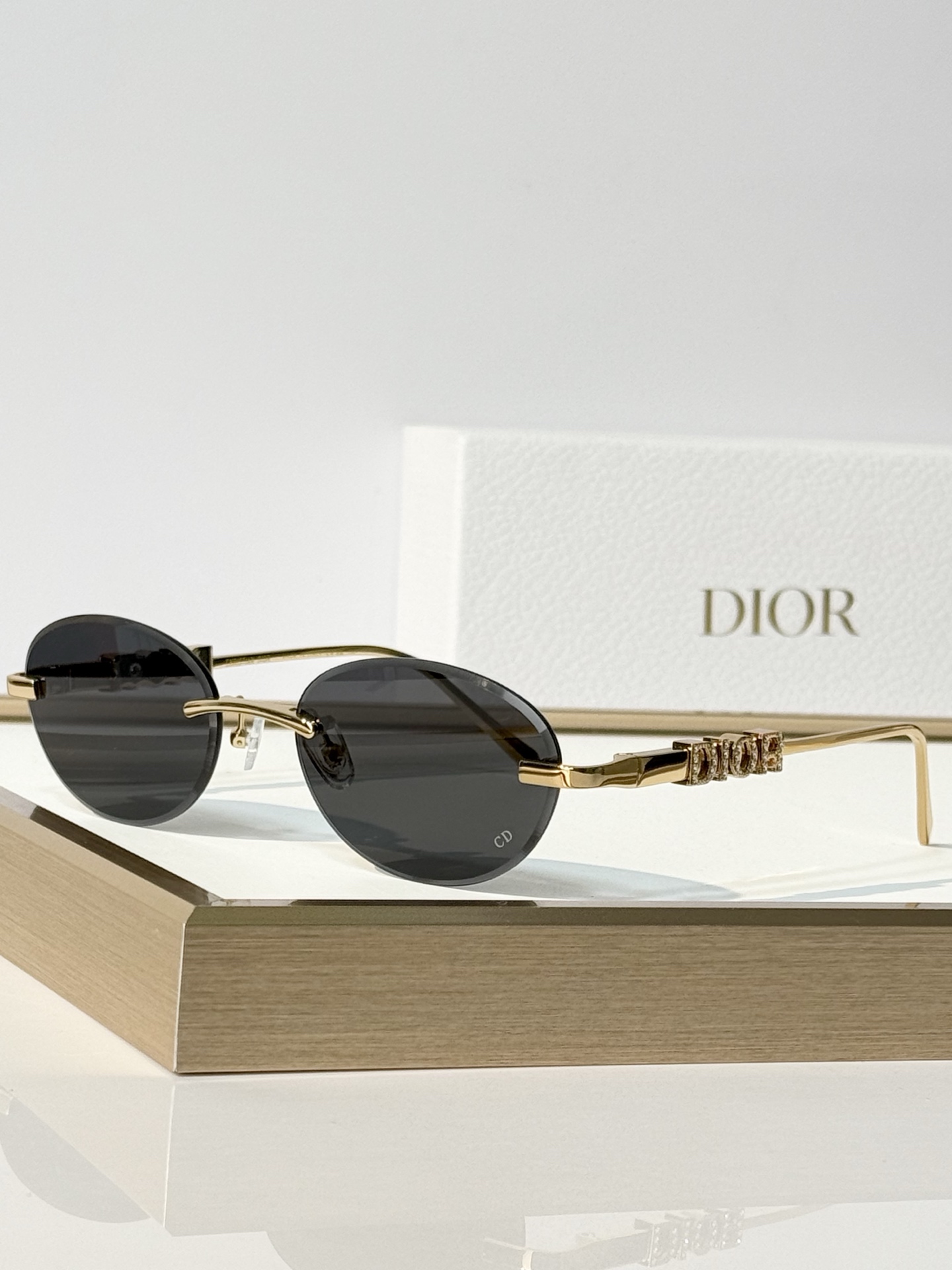 DIOR MODEL: DIORCAT2300M SIZE：57口19-145 