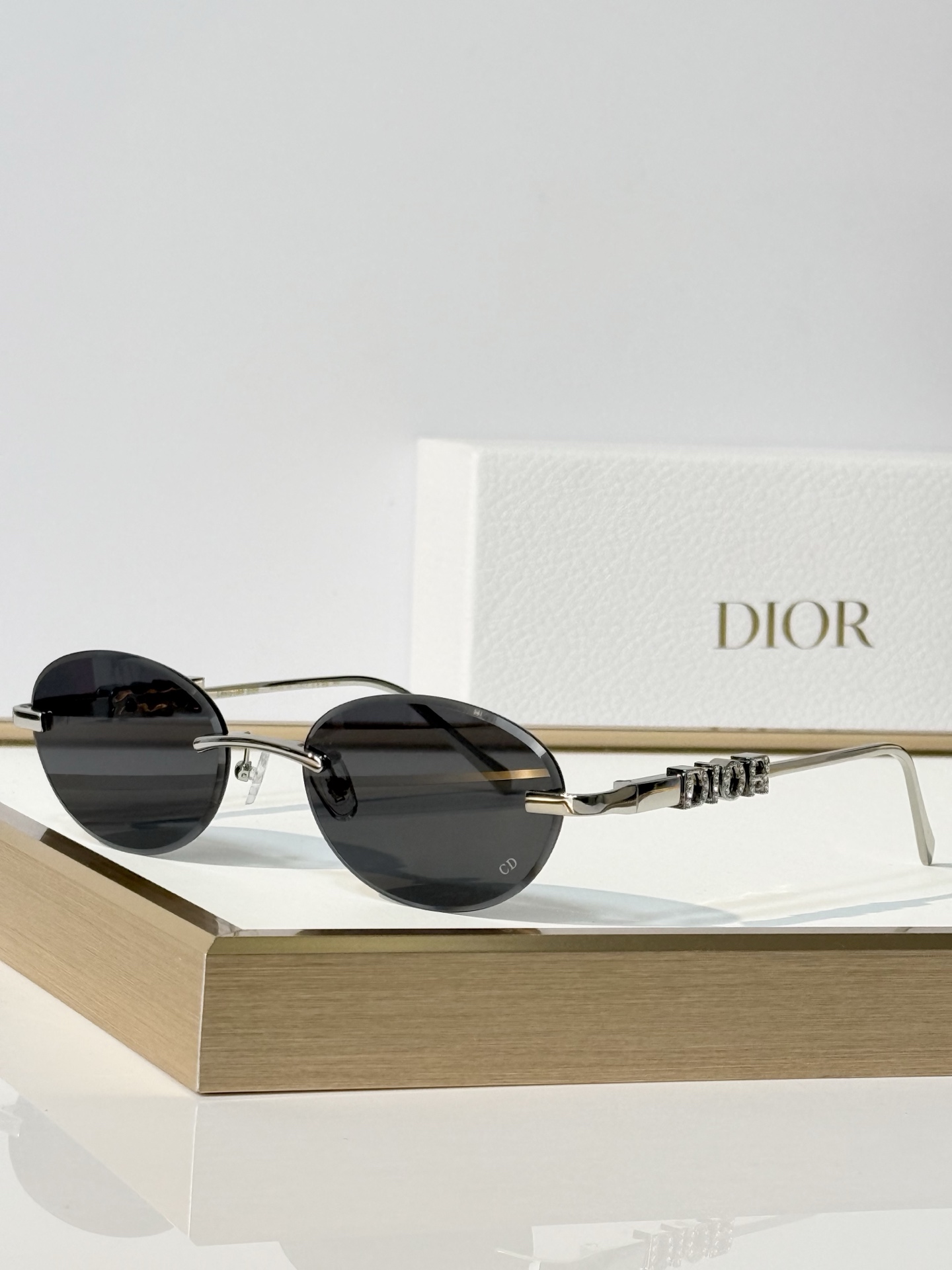 DIOR MODEL: DIORCAT2300M SIZE：57口19-145 