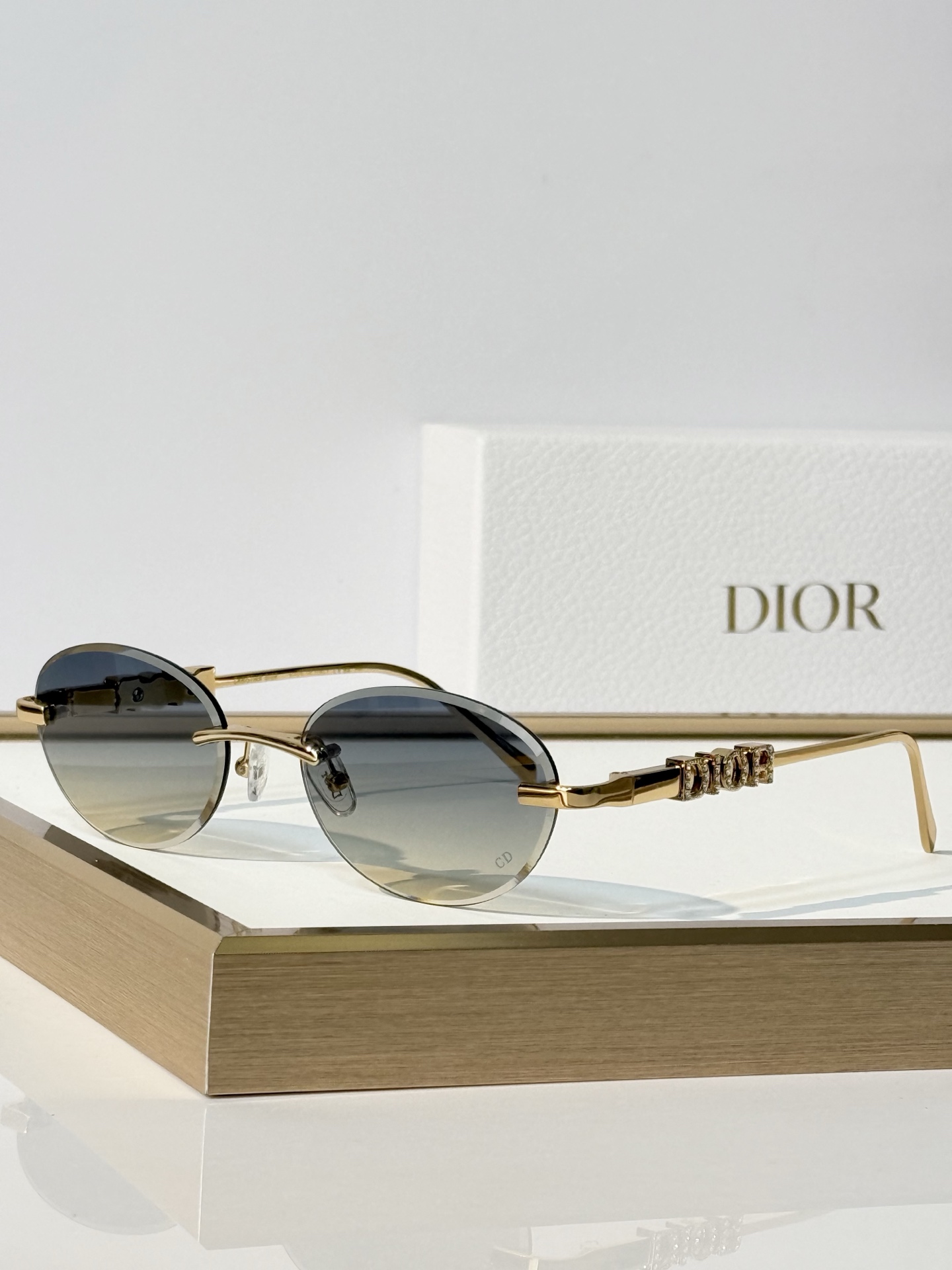DIOR MODEL: DIORCAT2300M SIZE：57口19-145 