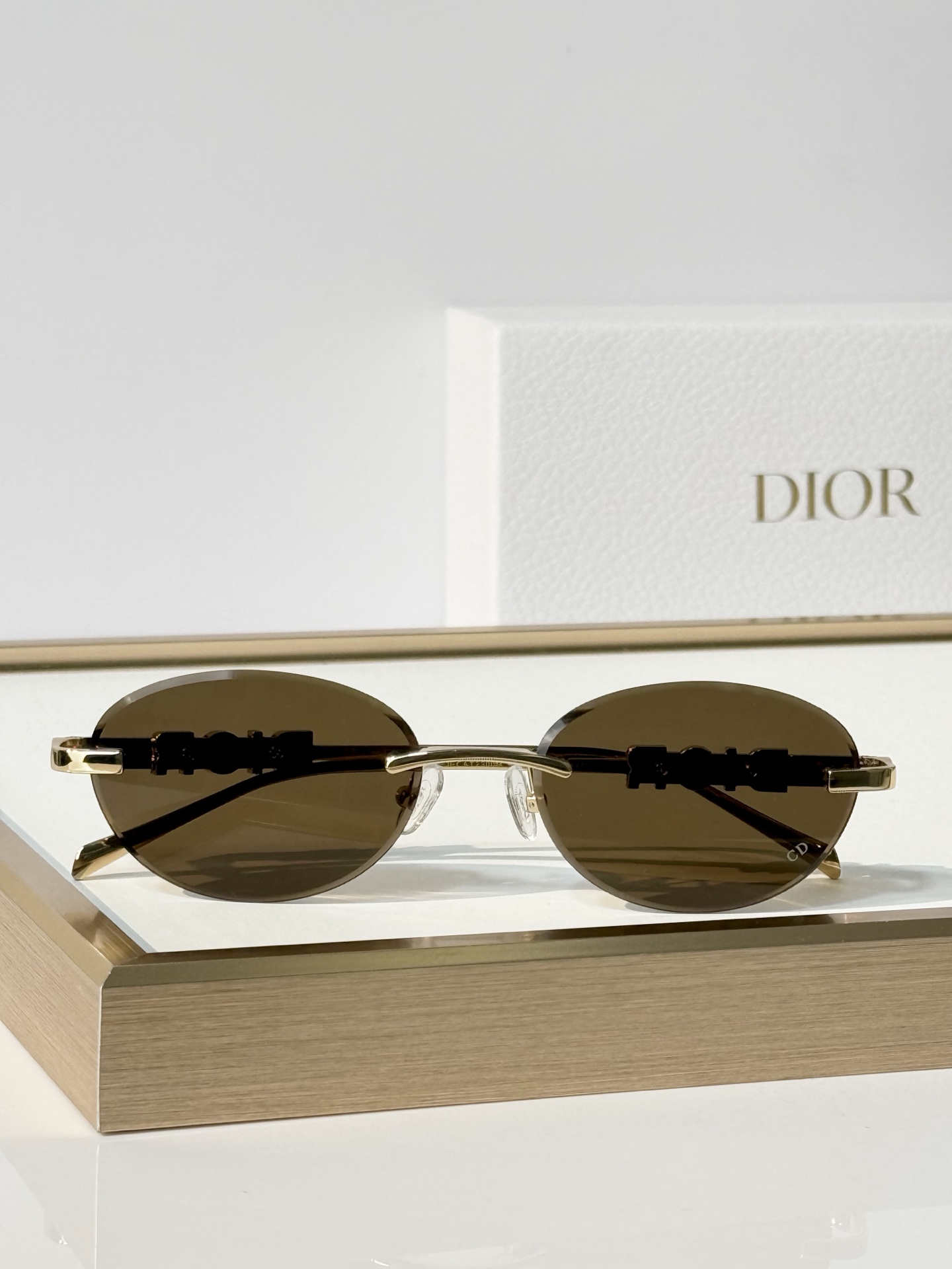DIOR MODEL: DIORCAT2300M SIZE：57口19-145 