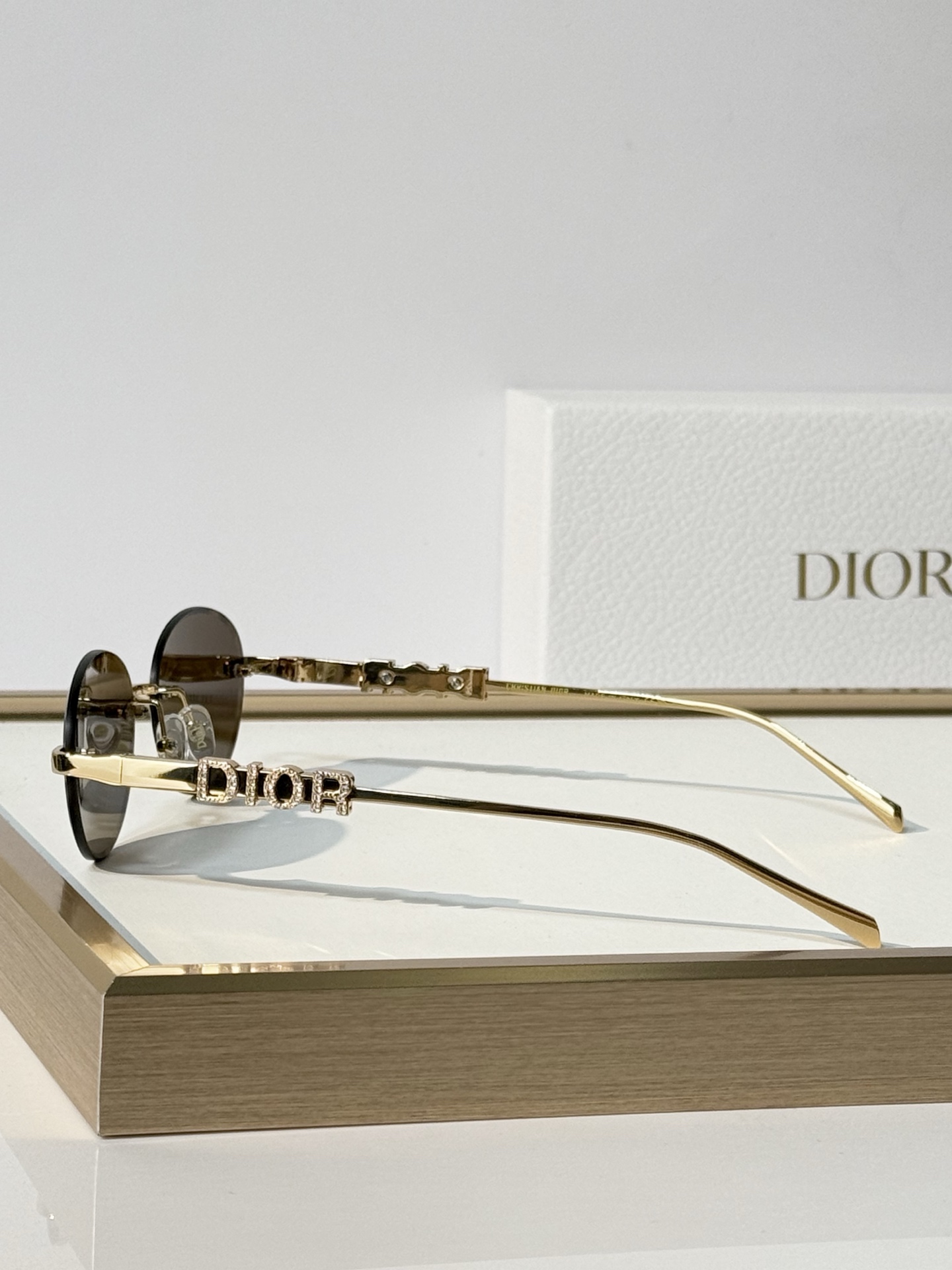 DIOR MODEL: DIORCAT2300M SIZE：57口19-145 