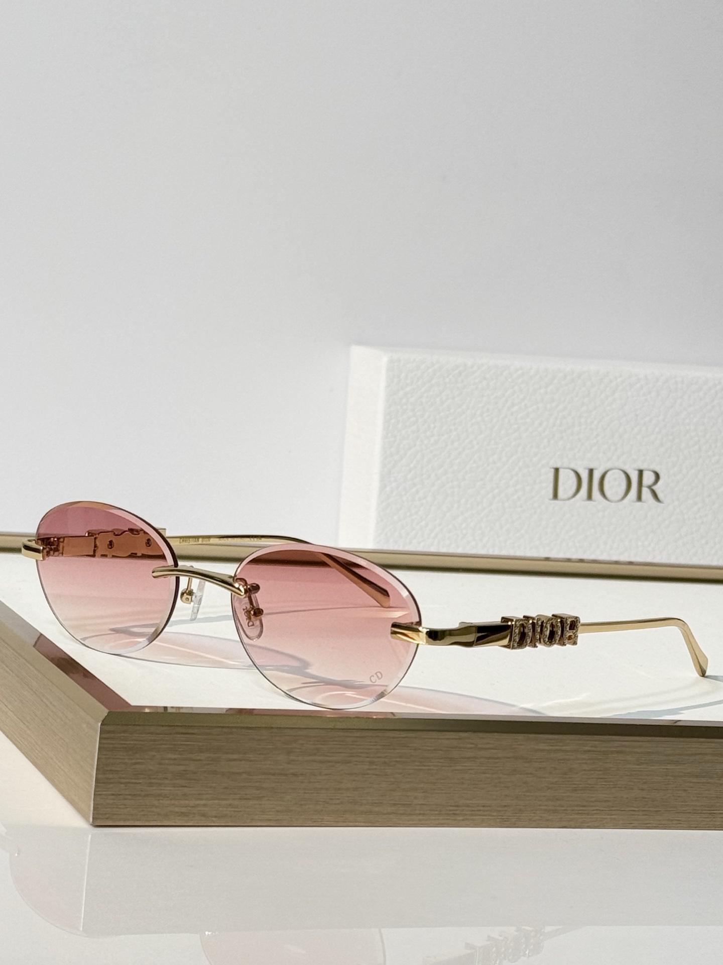 DIOR MODEL: DIORCAT2300M SIZE：57口19-145