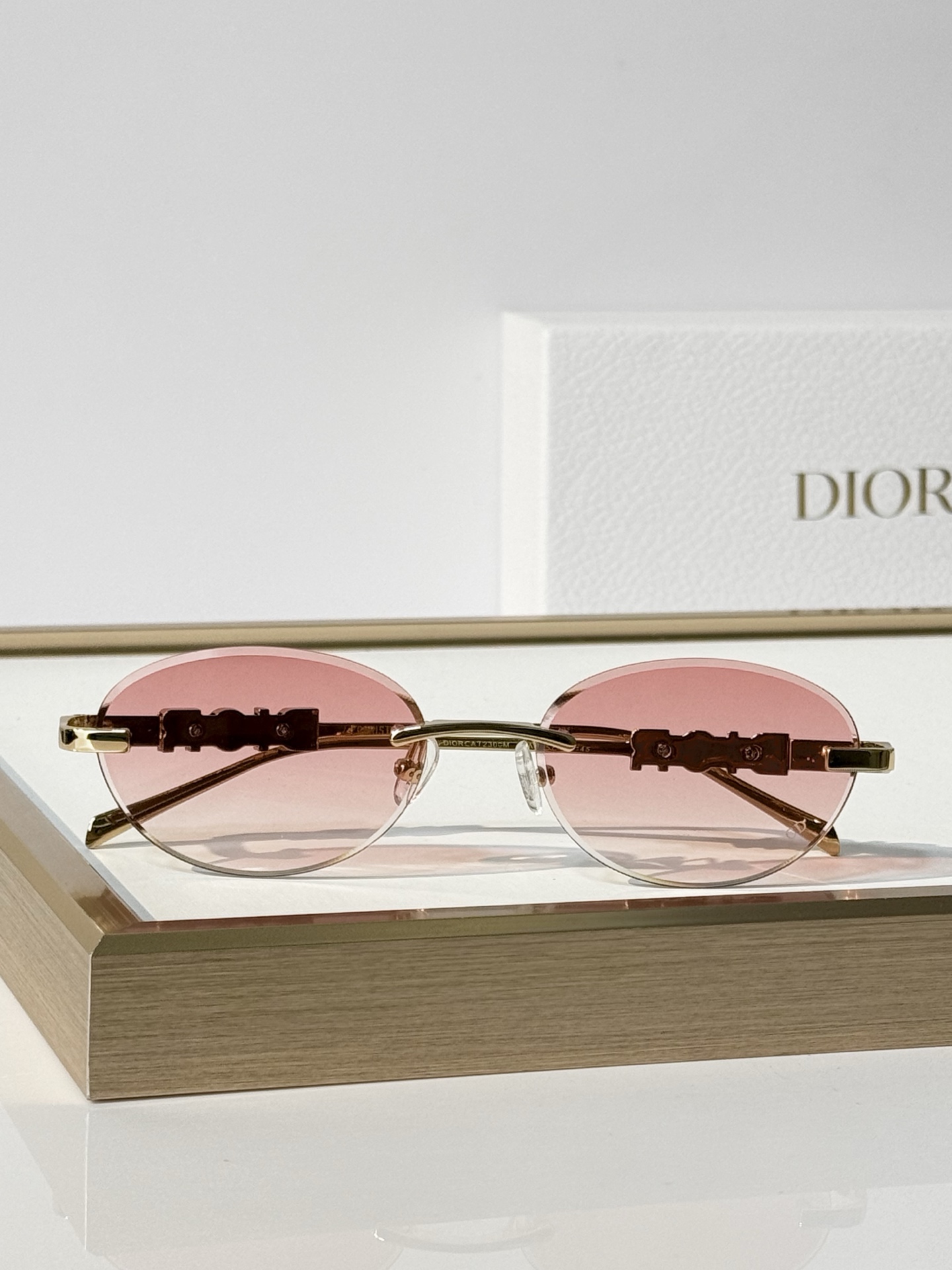 DIOR MODEL: DIORCAT2300M SIZE：57口19-145