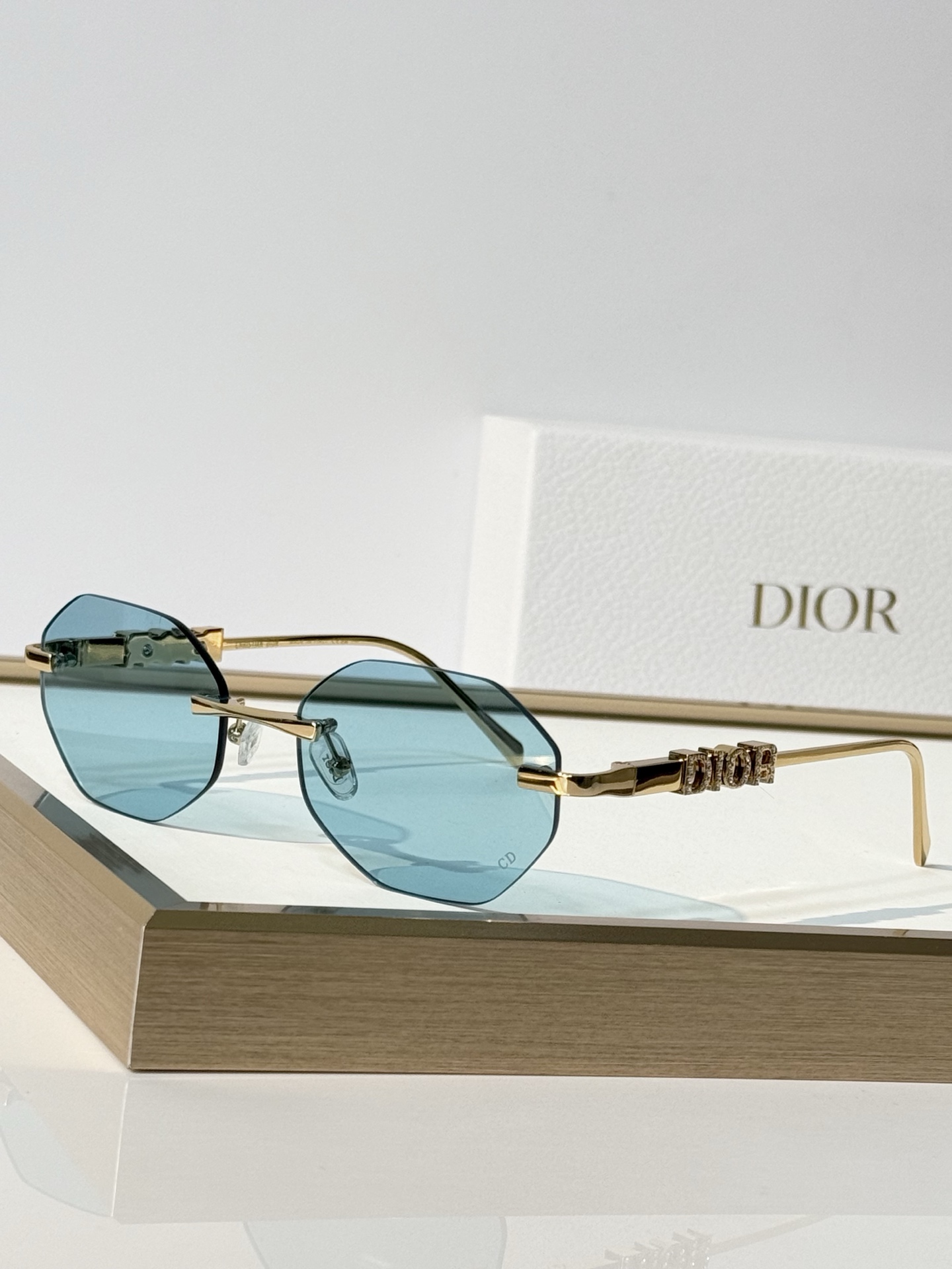 DIOR MODEL: DIORCAT2301M SIZE：57口19-145 