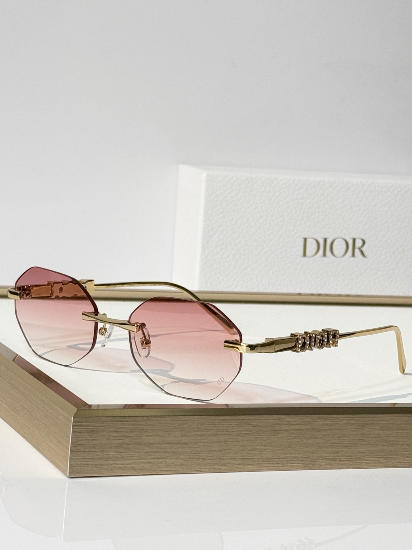 DIOR MODEL: DIORCAT2301M SIZE：57口19-145