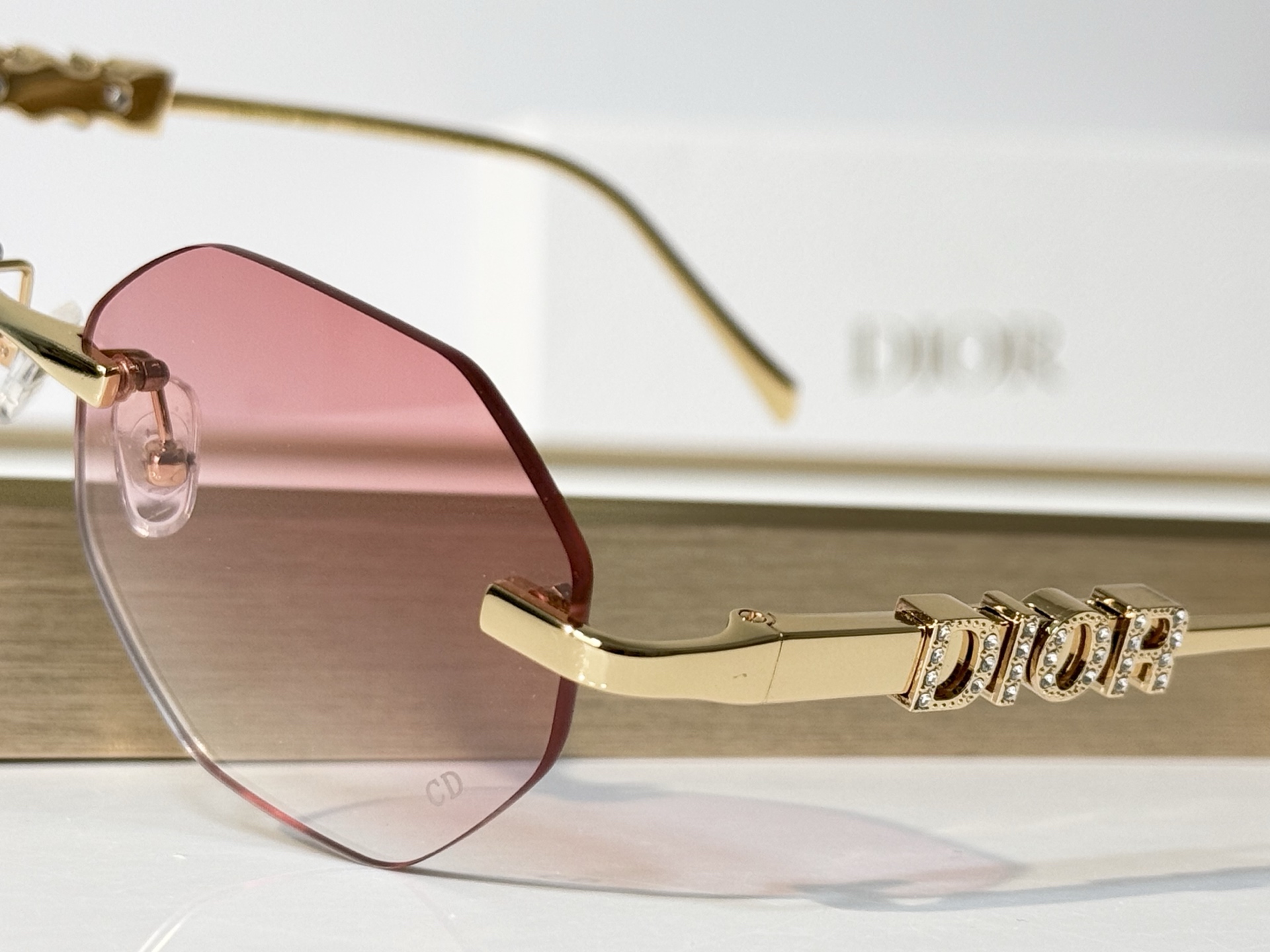 DIOR MODEL: DIORCAT2301M SIZE：57口19-145