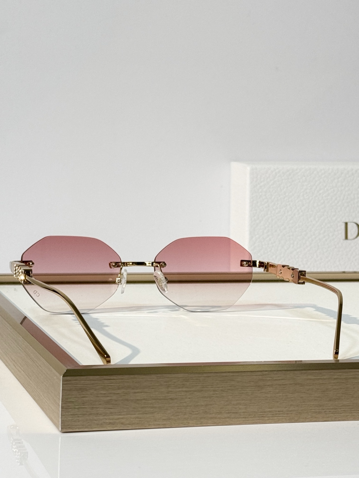 DIOR MODEL: DIORCAT2301M SIZE：57口19-145