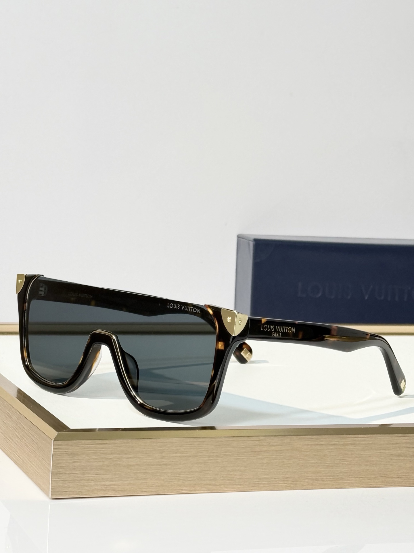 LOUIS VUITTO* MODEL：Z3242U SIZE：125口0-145 
