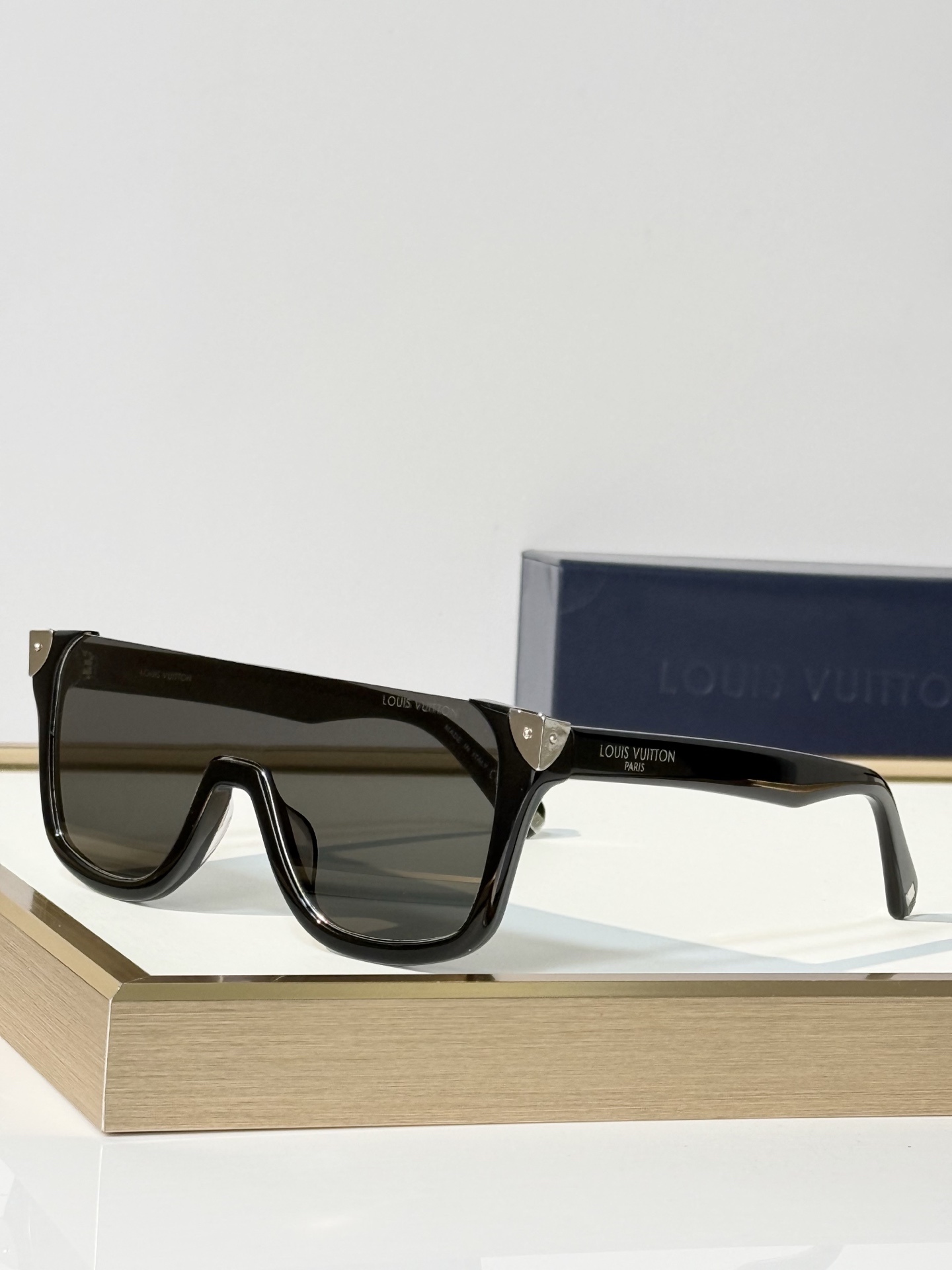 LOUIS VUITTO* MODEL：Z3242U SIZE：125口0-145 