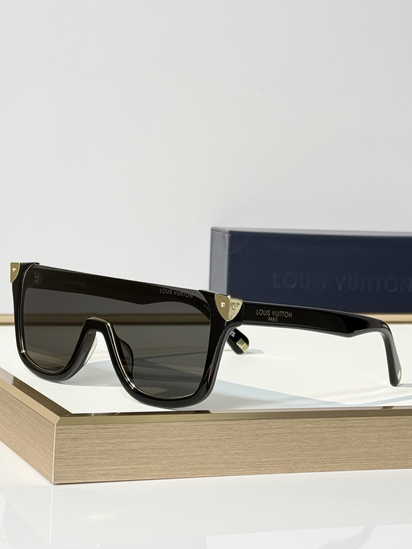 LOUIS VUITTO* MODEL：Z3242U SIZE：125口0-145 