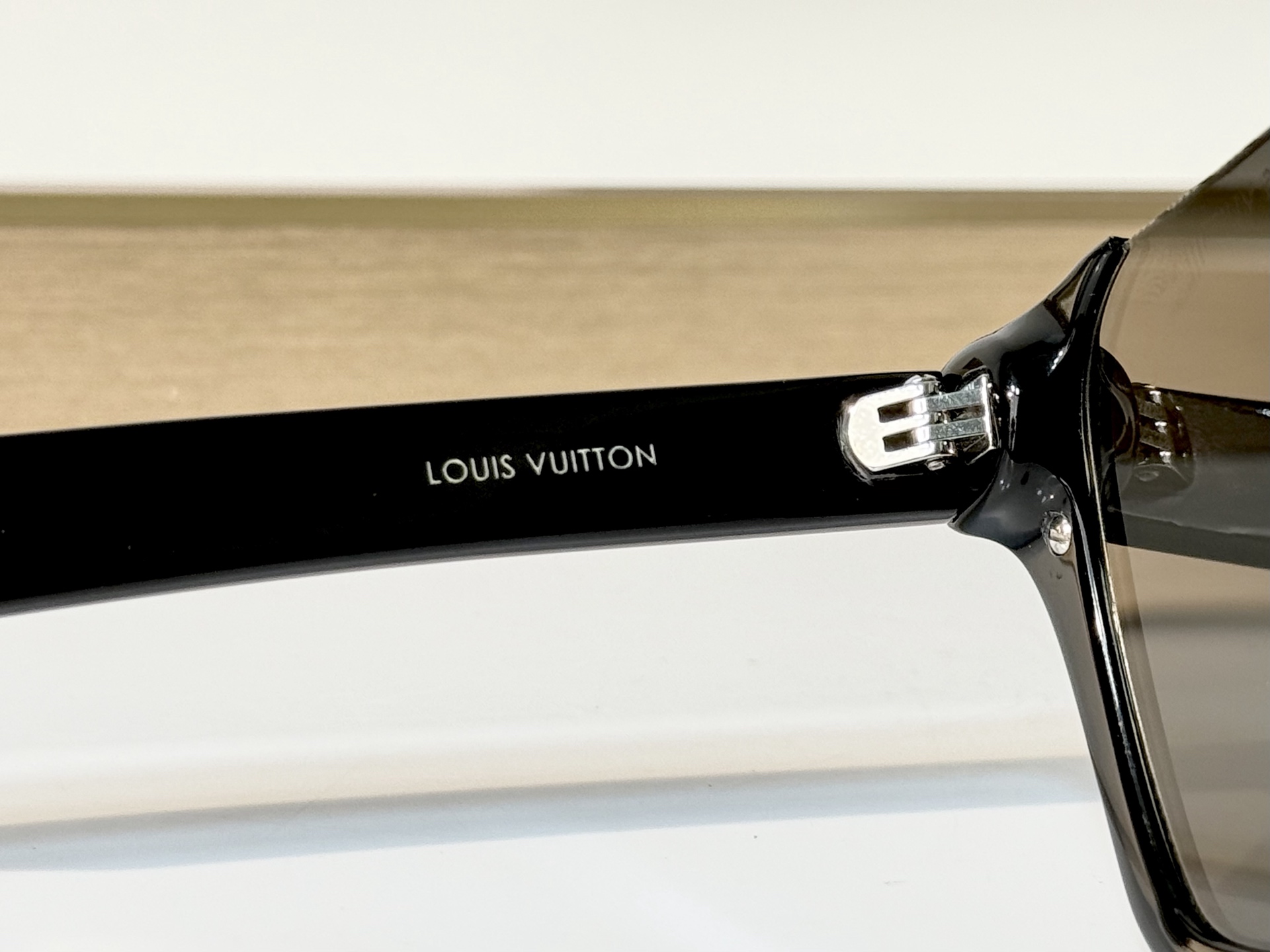 LOUIS VUITTO* MODEL：Z3242U SIZE：125口0-145