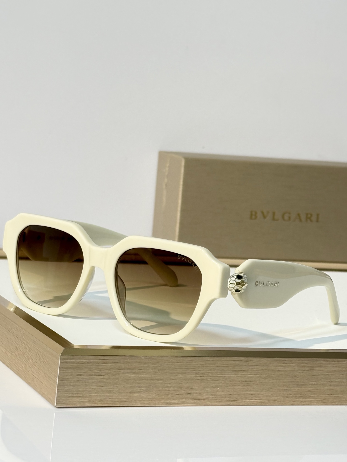 BVLGAR* MODEL：BV7100KB SIZE：52口19-145 