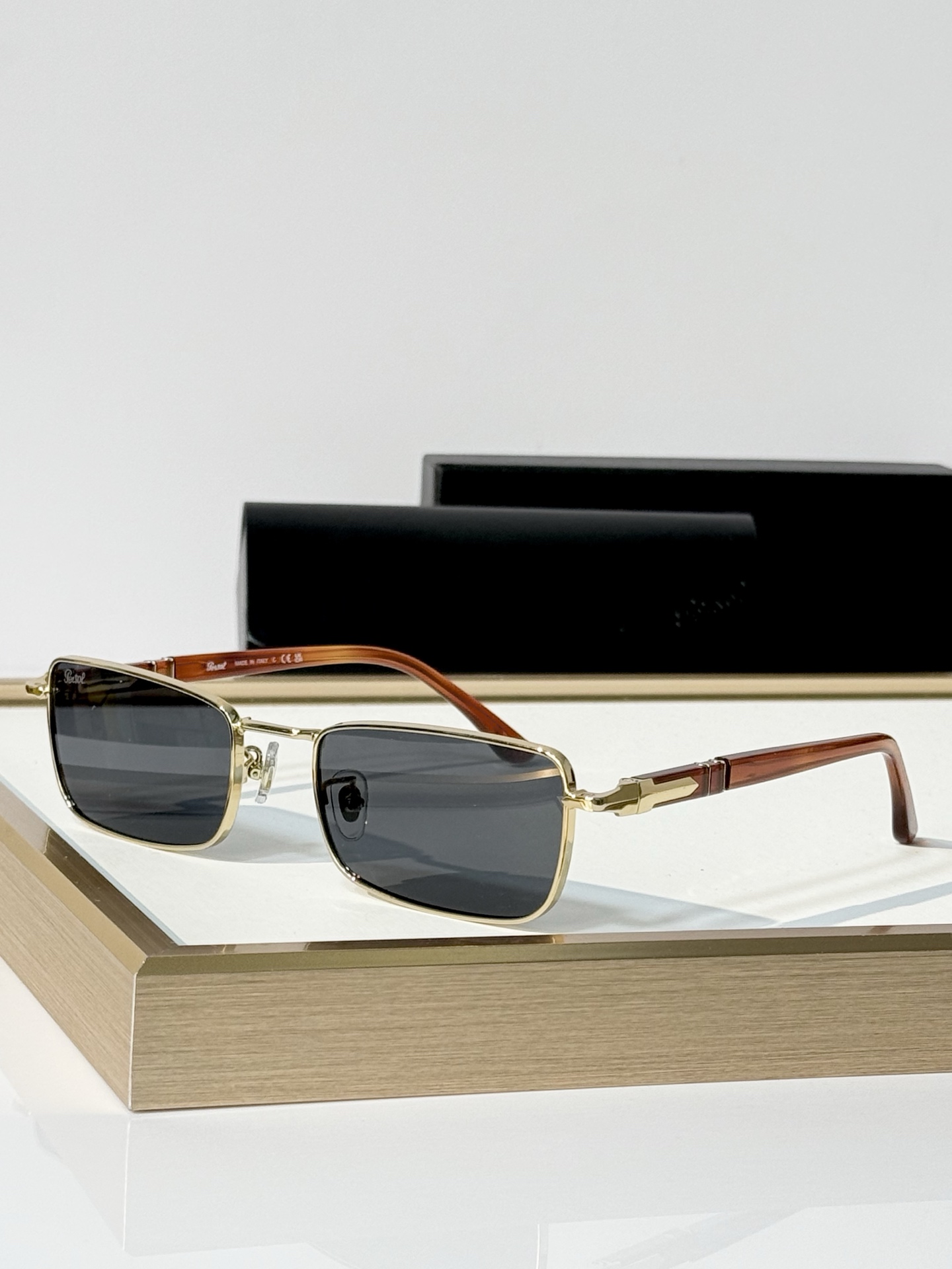 Persol Mod ：1025-S Size ：57口22-145 