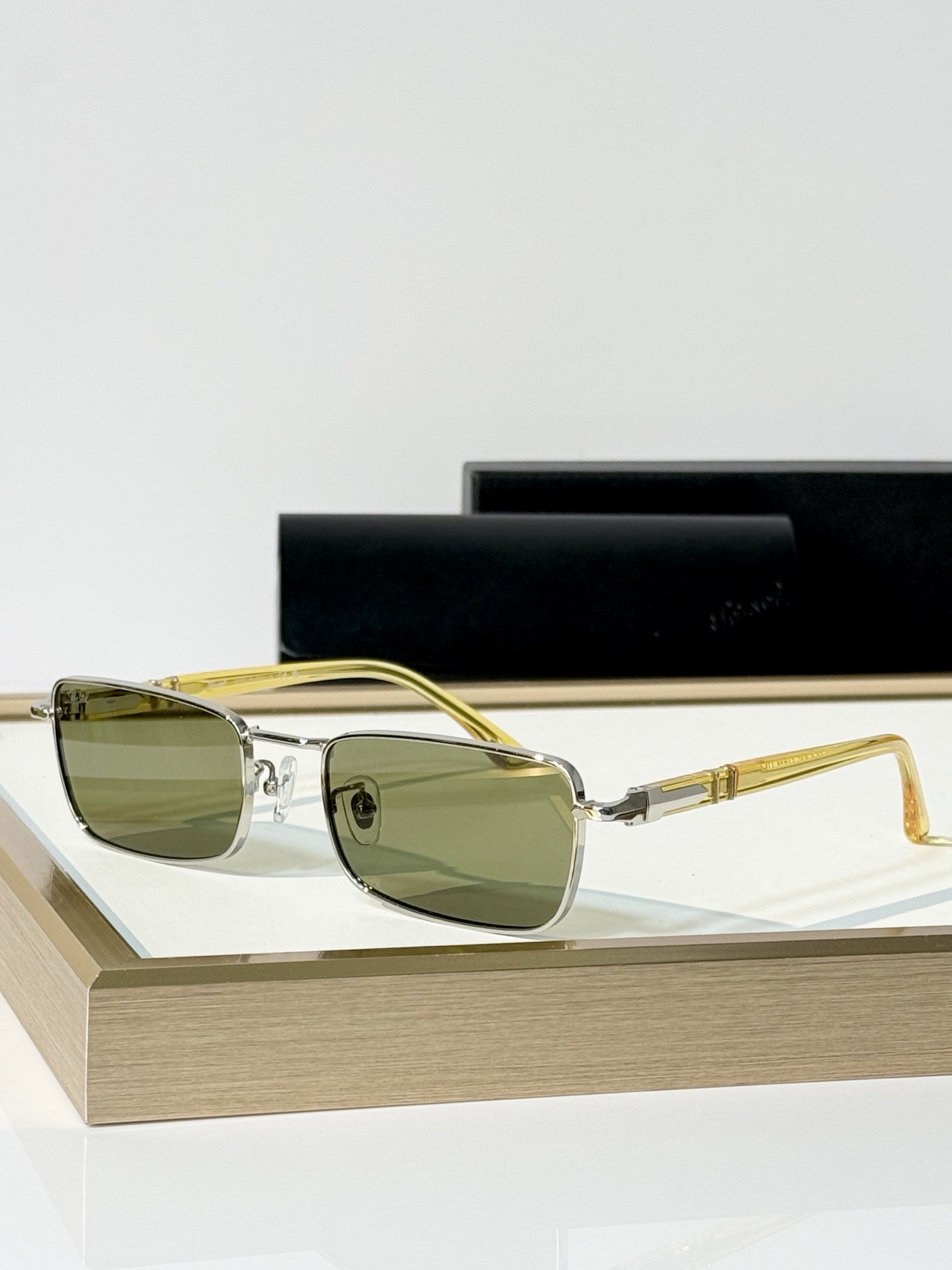 Persol Mod ：1025-S Size ：57口22-145 