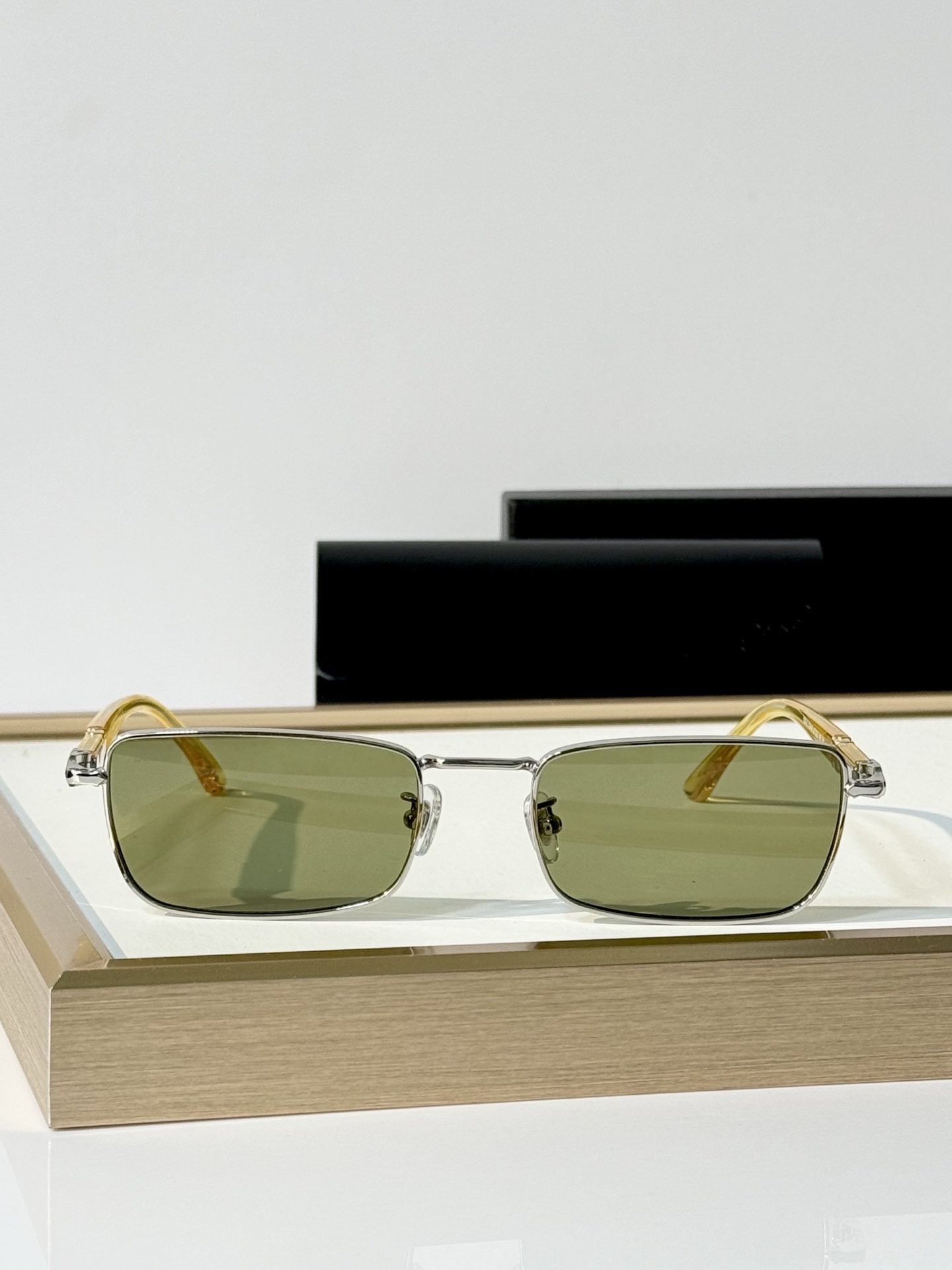Persol Mod ：1025-S Size ：57口22-145 