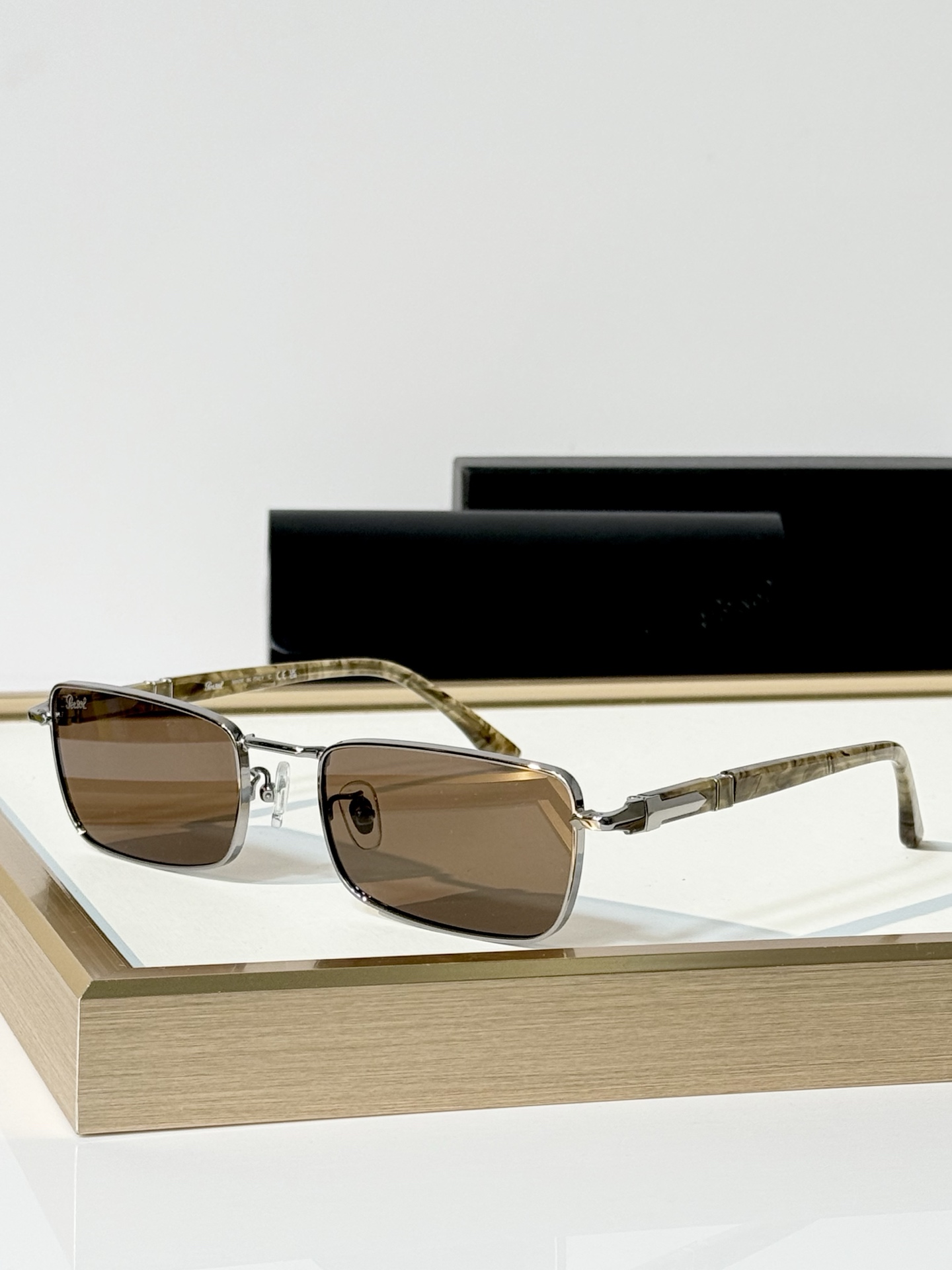 Persol Mod ：1025-S Size ：57口22-145 