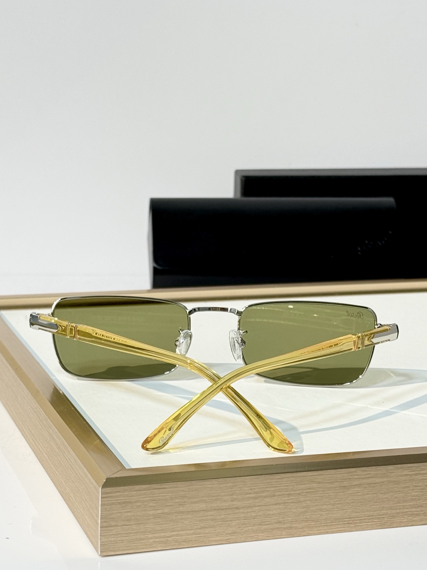 Persol Mod ：1025-S Size ：57口22-145 