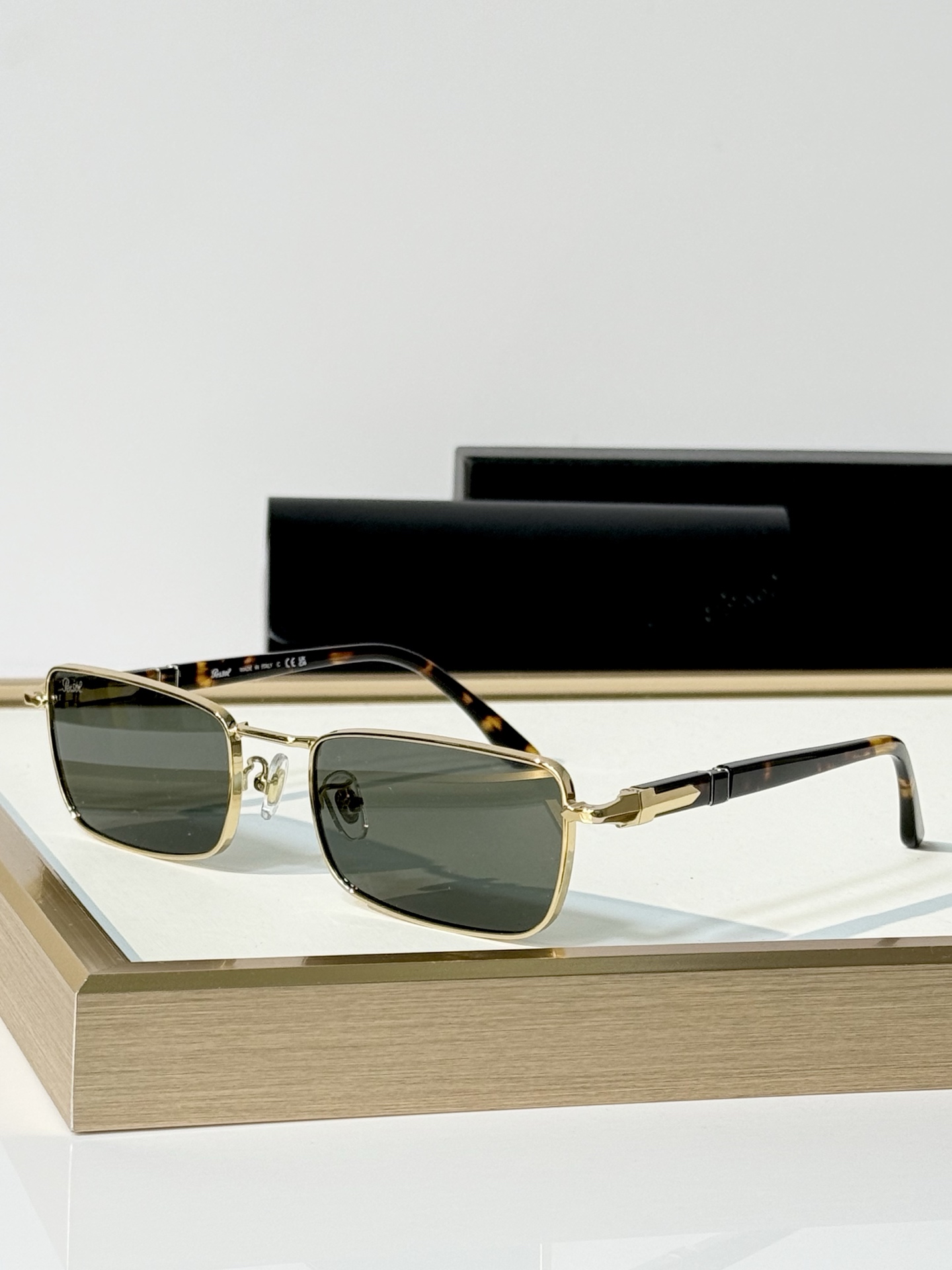 Persol Mod ：1025-S Size ：57口22-145 