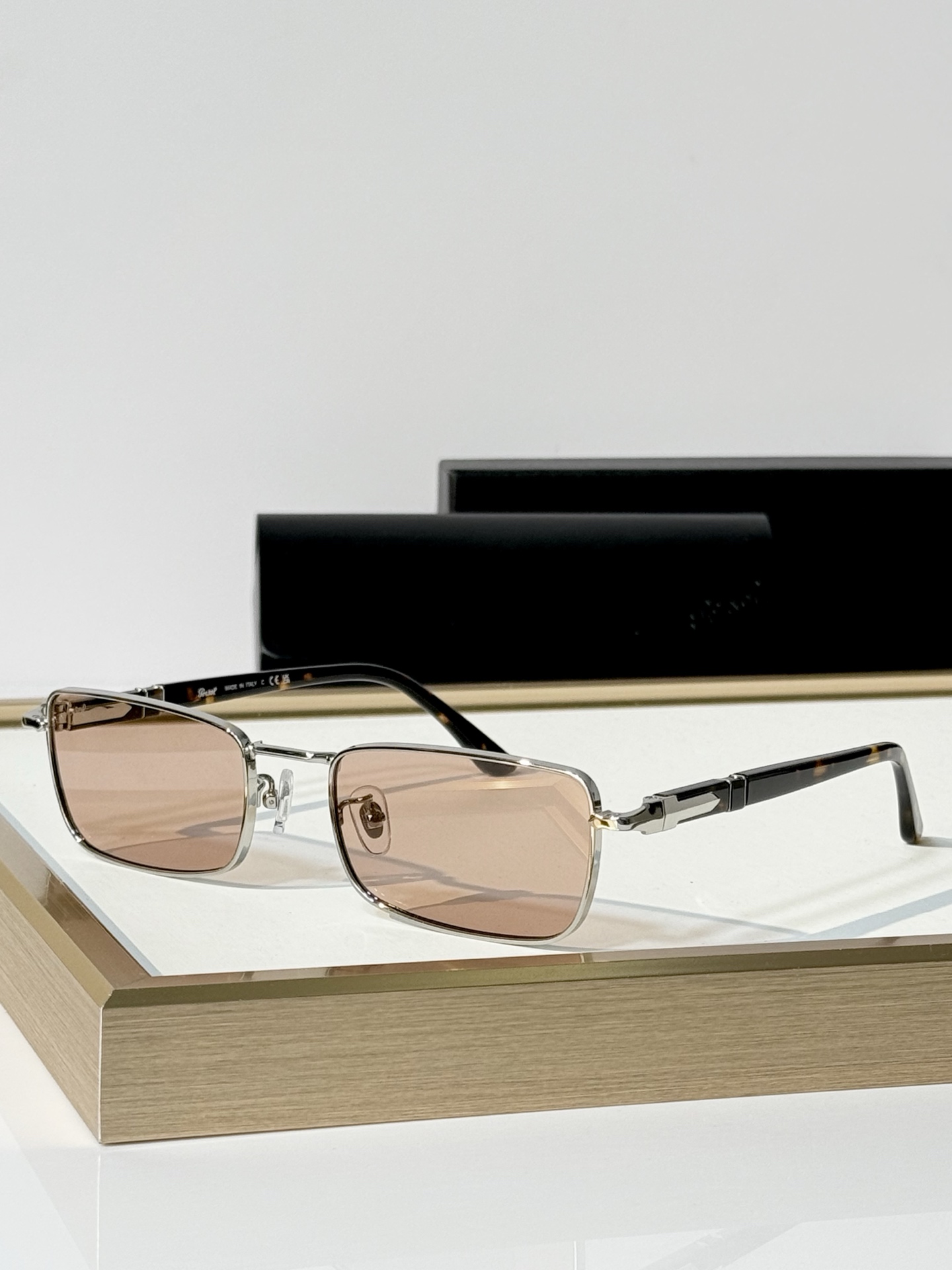 Persol Mod ：1025-S Size ：57口22-145 